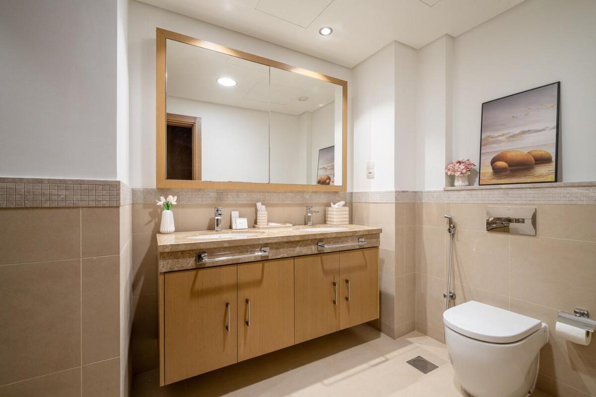 Apartment New Stunning 2br With Burj Khalifa View & Mall Tunnel Access Dubai