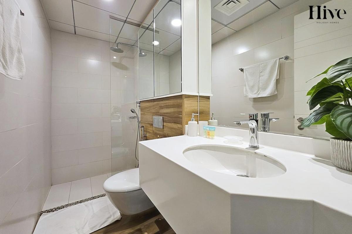 2 Bedroom Al Suffouh Apartment *