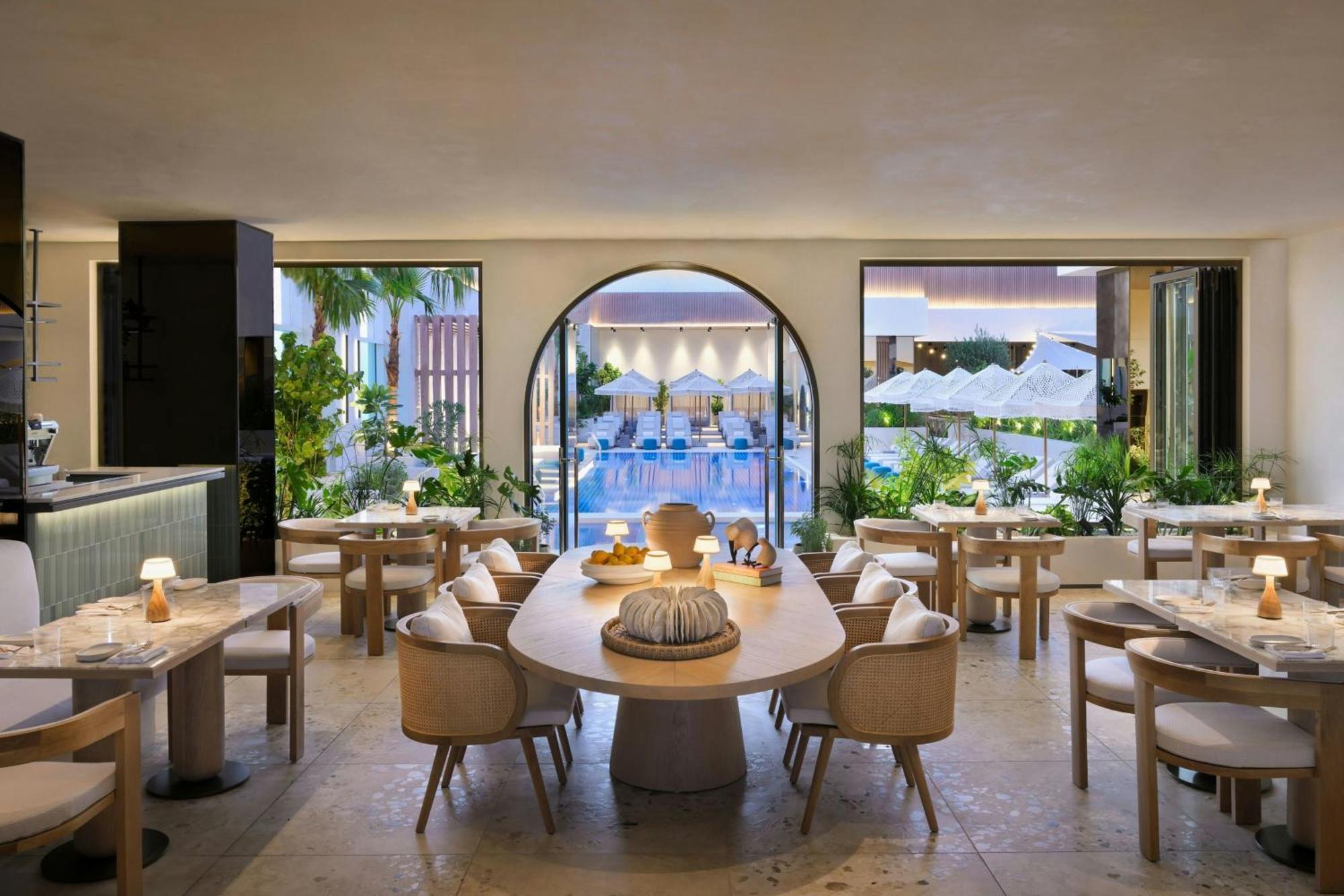 Sheraton Grand Hotel, 5*