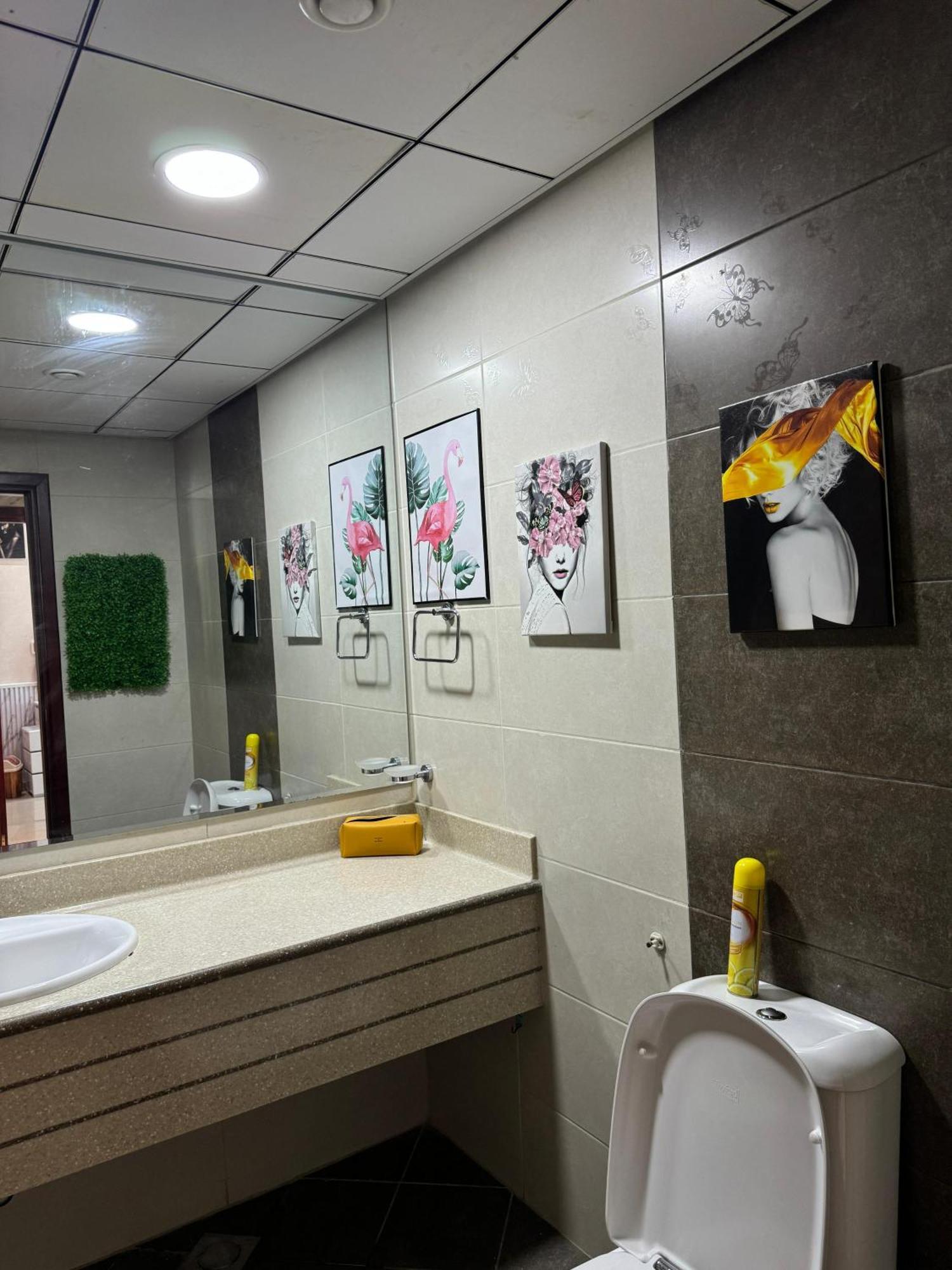 Apartment And Haven At Ajman Corniche!
