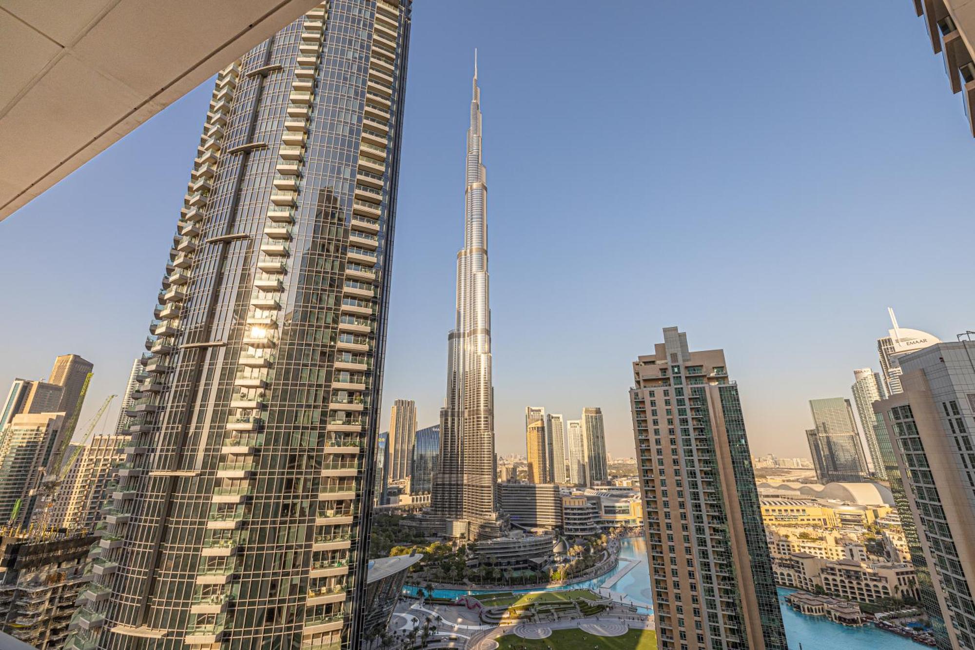 Iconic Downtown 3br Maid In Act One Dubai