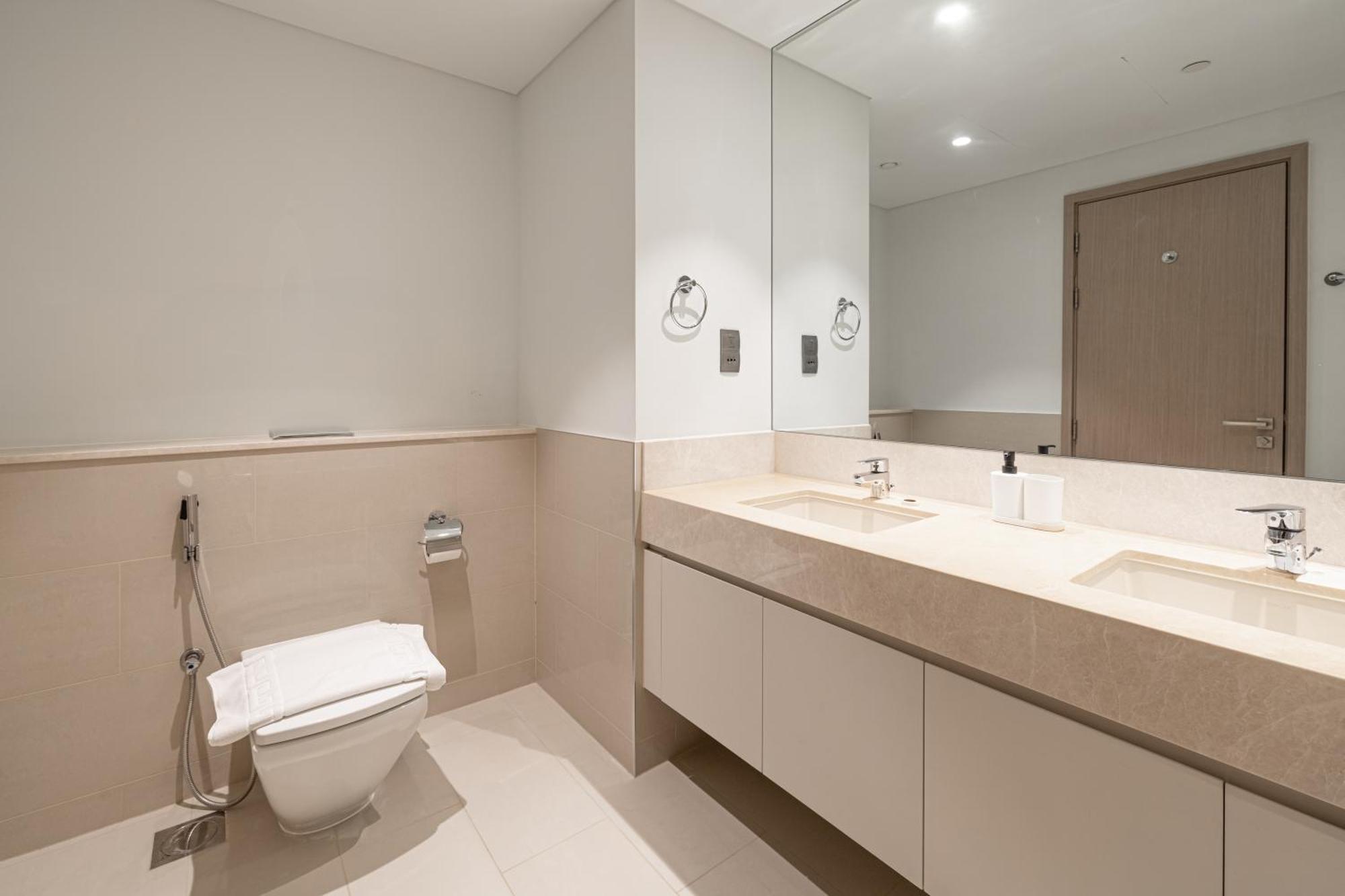 Apartment Iconic Downtown 3br Maid In Act One Dubai