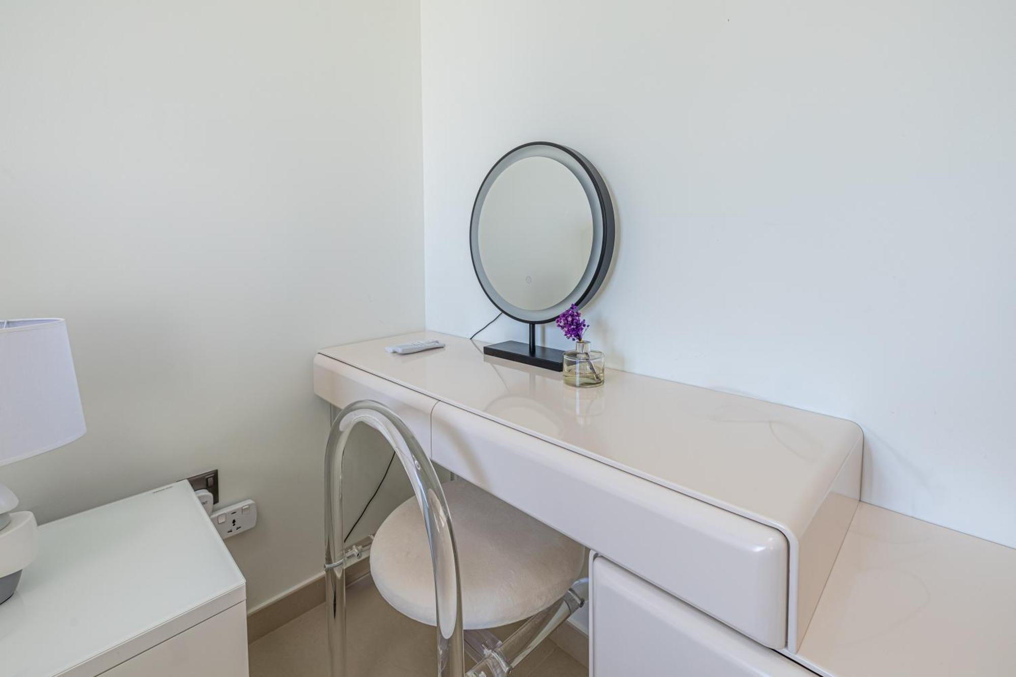 Iconic Downtown 3br Maid In Act One Apartment *