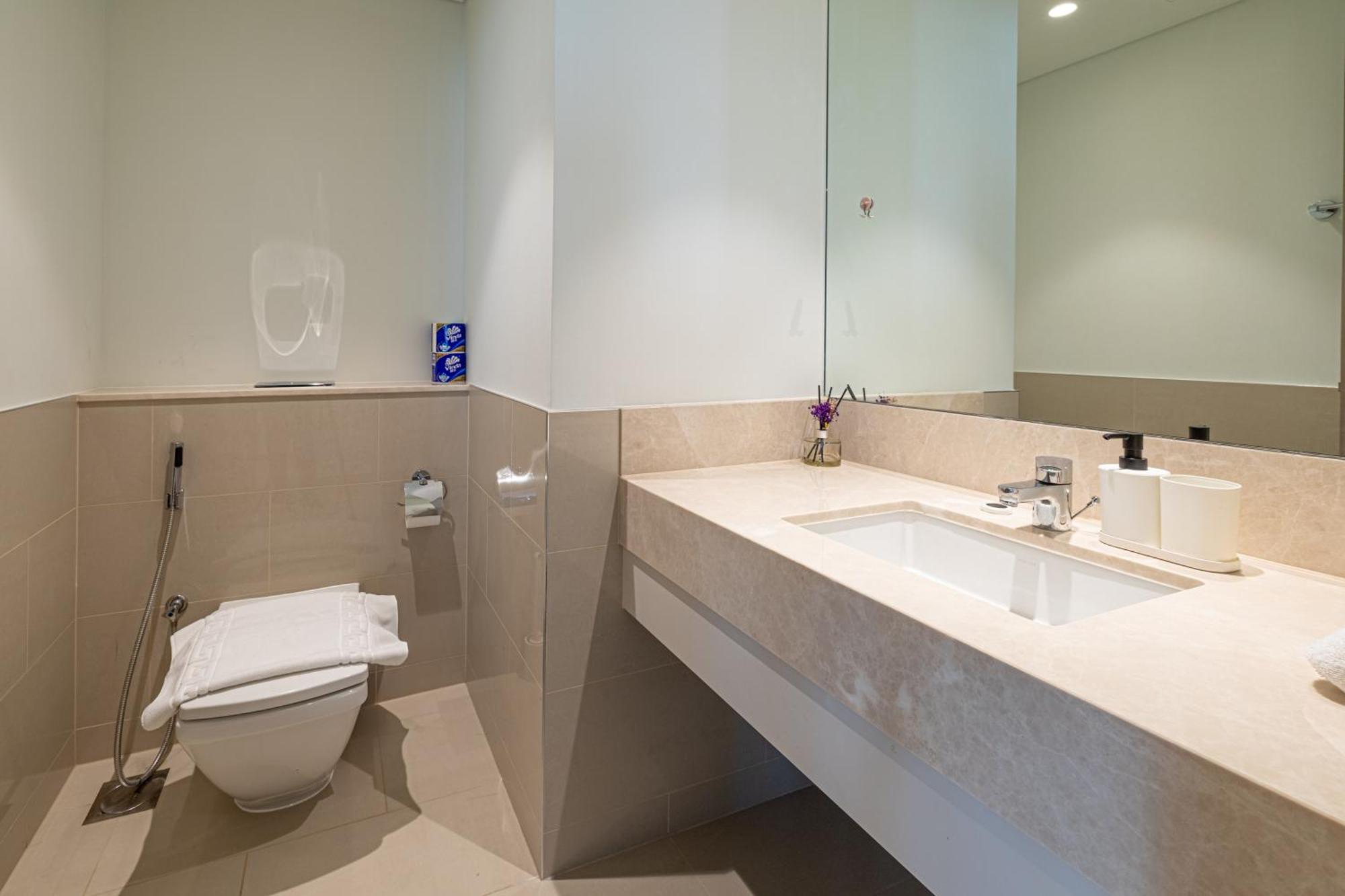 Apartment Iconic Downtown 3br Maid In Act One *