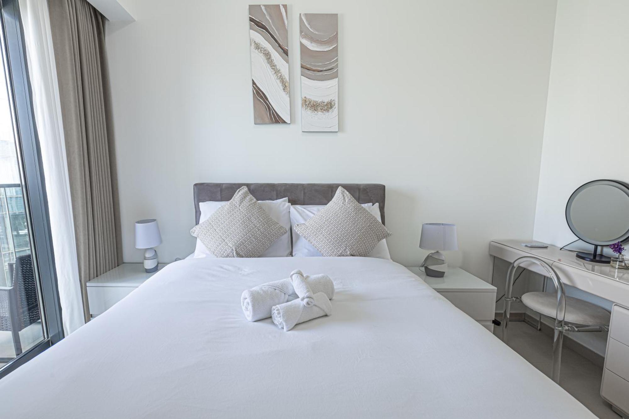 Iconic Downtown 3br Maid In Act One Dubai