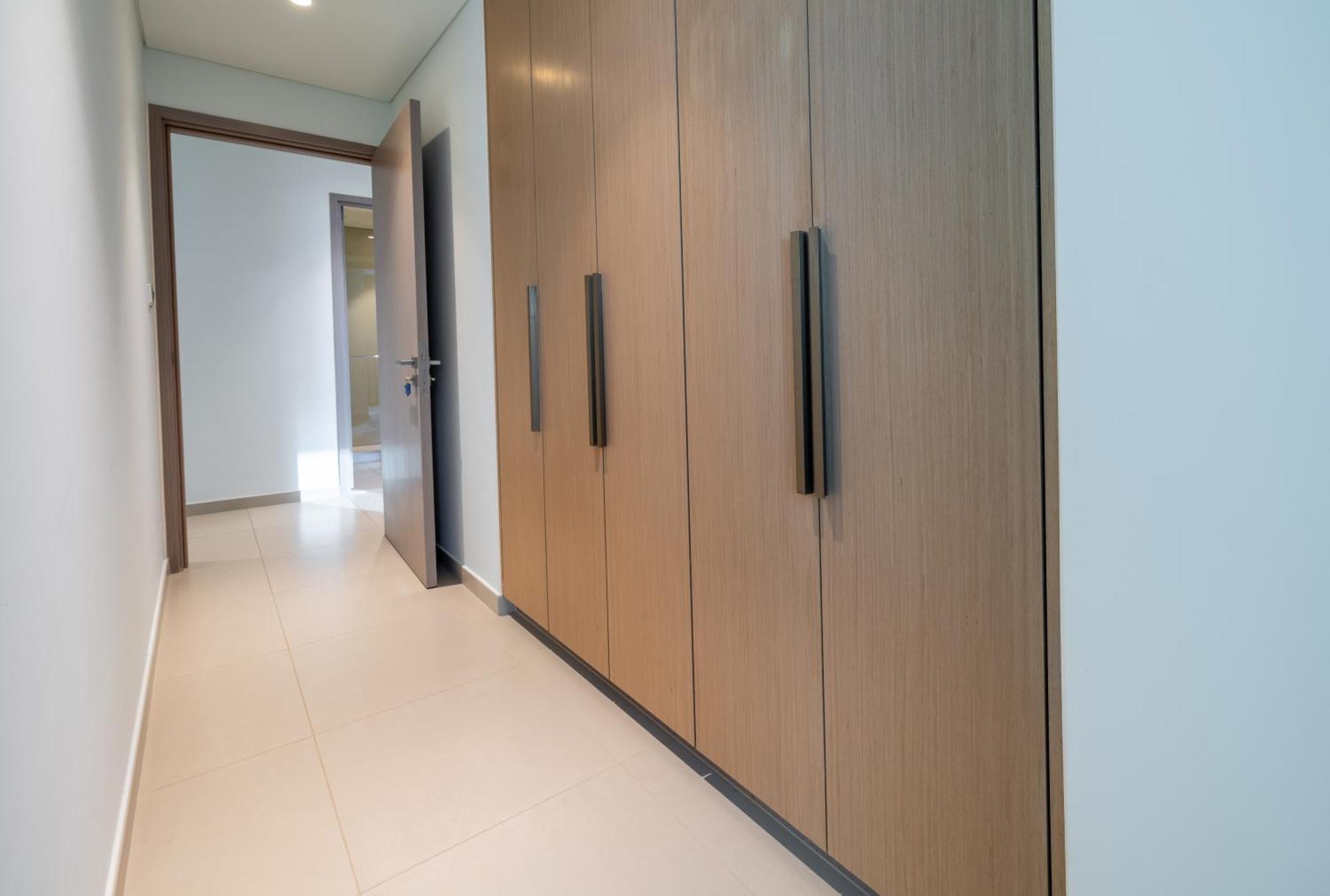 Iconic Downtown 3br Maid In Act One Apartment Dubai