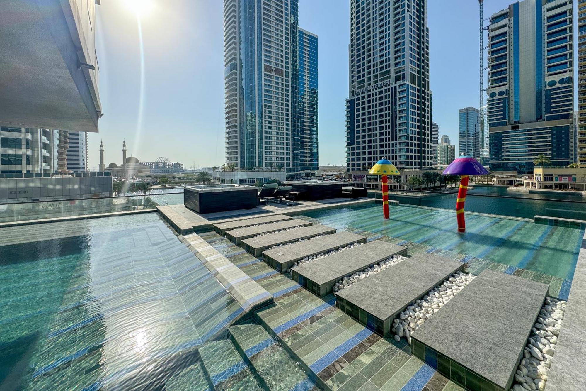 Elegant 1-bedroom With Stunning View In Jlt Holiday home Dubai