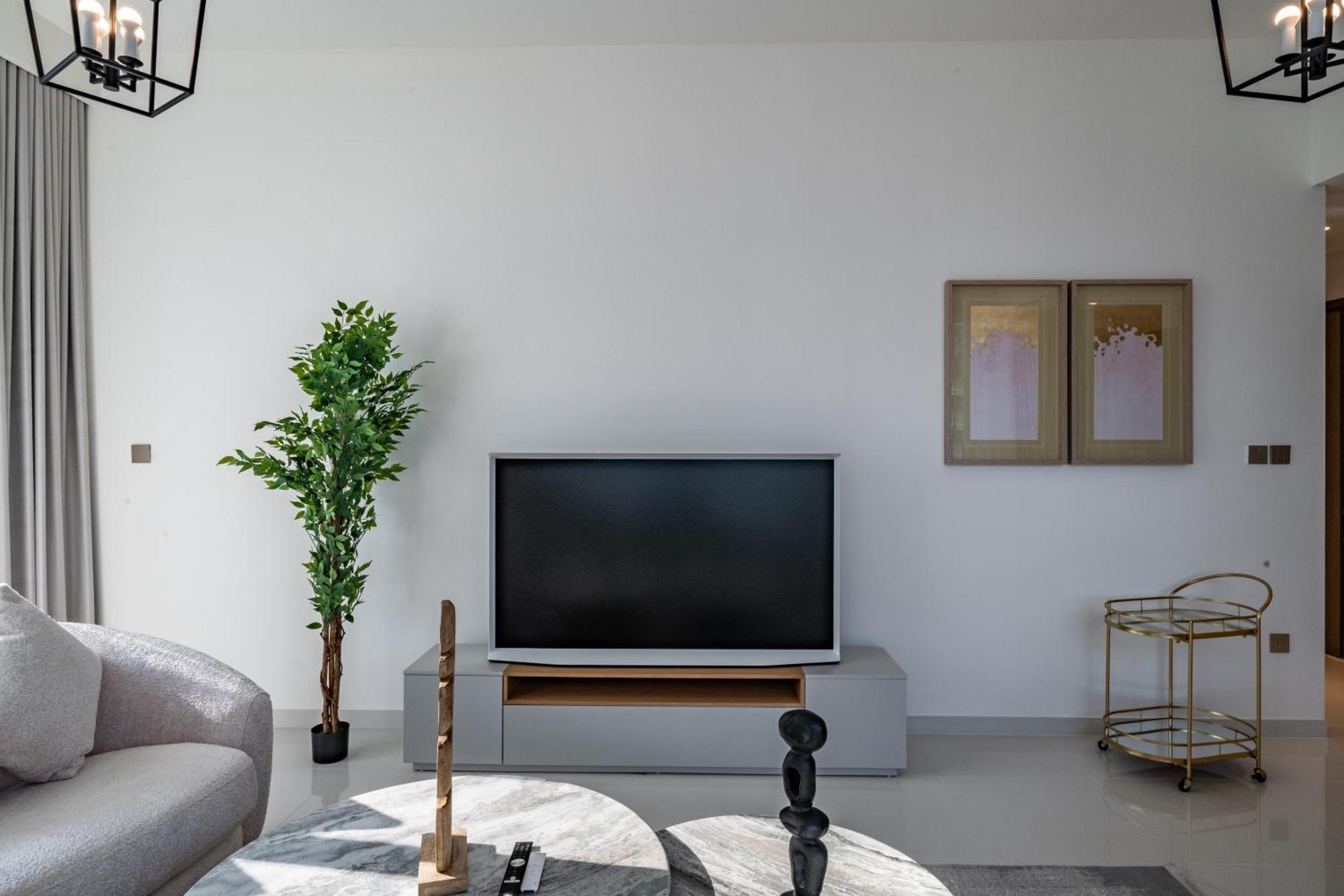 Homes Beyond I Brand New 1 Bedroom With Access Apartment *
