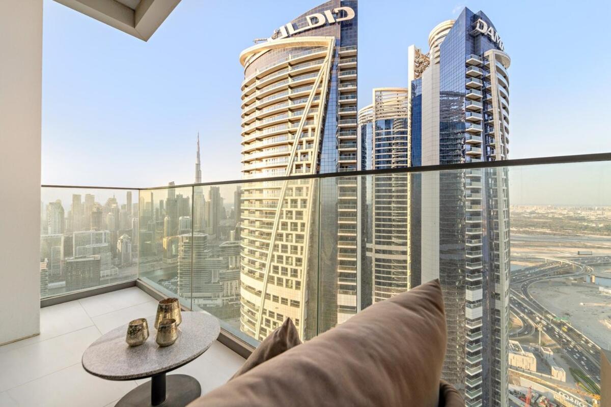 First Class 1br Iconic Sls With Infinity Pool Dubai