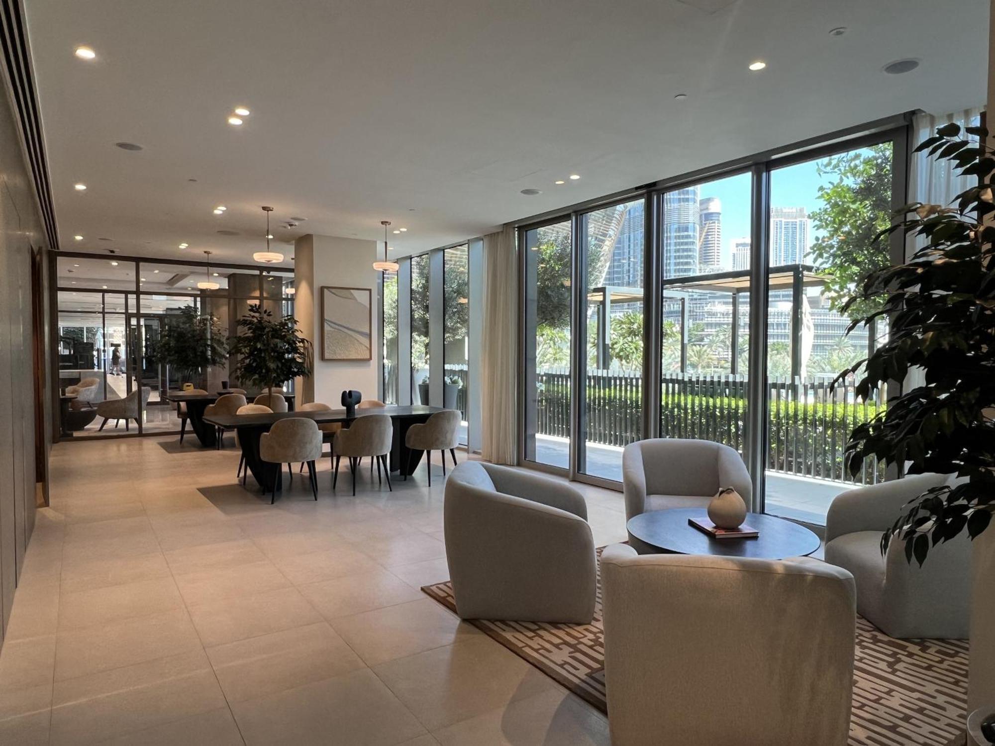 Downtown Luxury - Elegant 1-bedroom - 5 Minutes Walk To Mall Apartment *