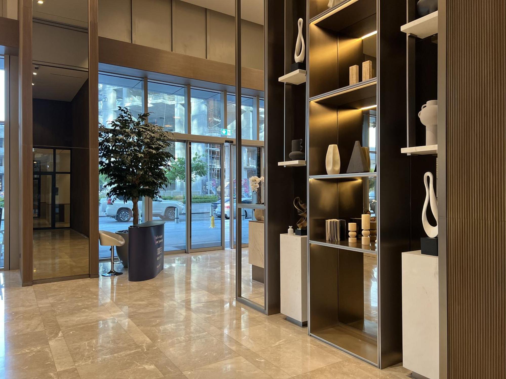Downtown Luxury - Elegant 1-bedroom - 5 Minutes Walk To Mall Apartment Dubai