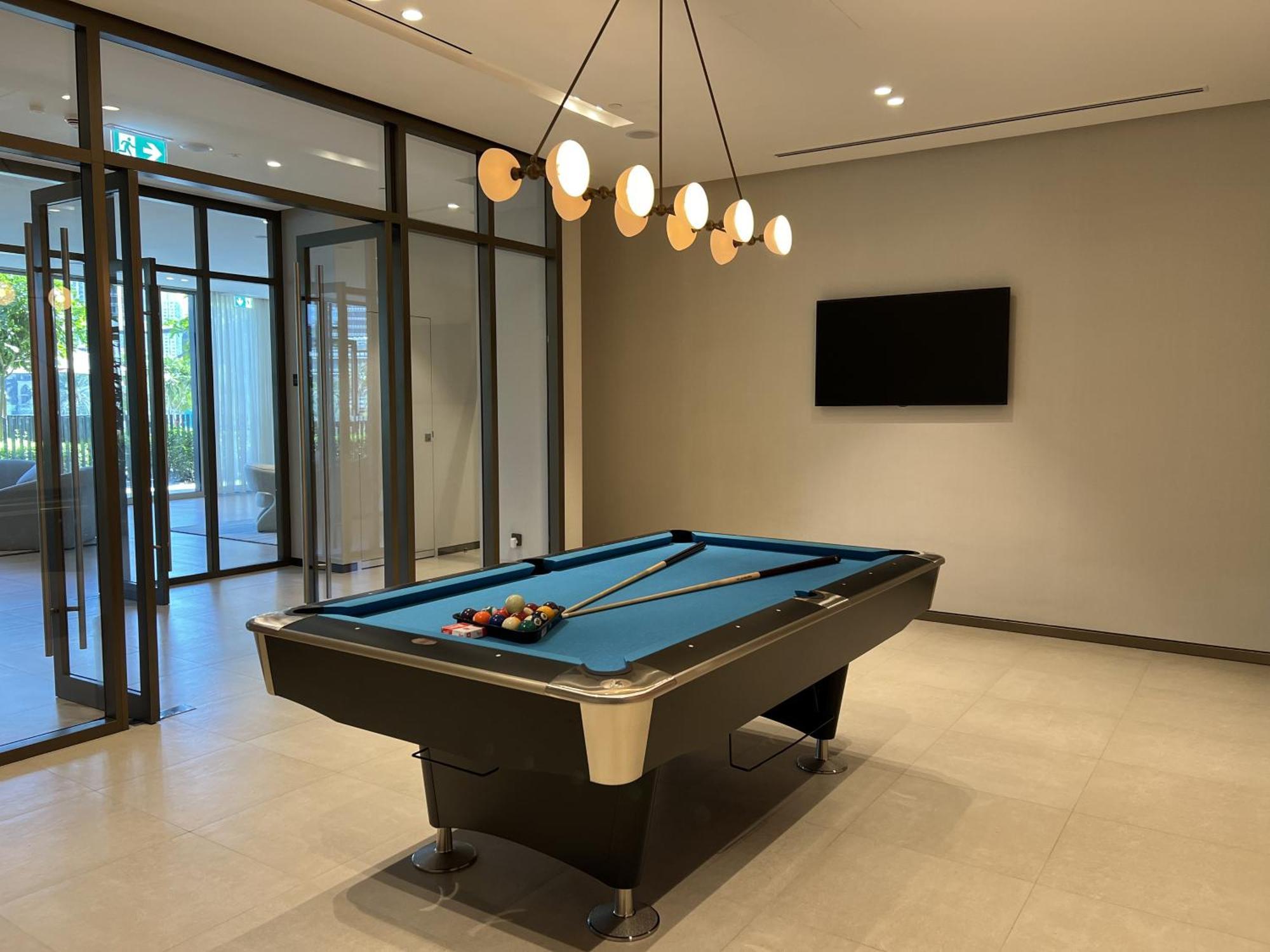 Downtown Luxury - Elegant 1-bedroom - 5 Minutes Walk To Mall Apartment Dubai