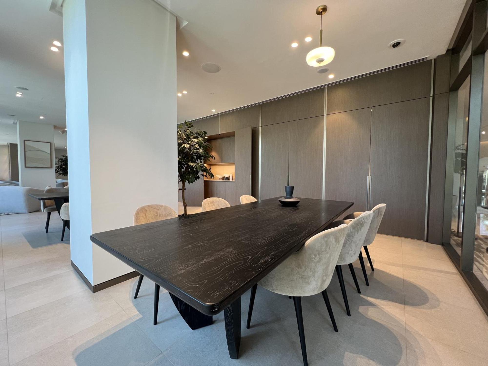Apartment Downtown Luxury - Elegant 1-bedroom - 5 Minutes Walk To Mall *
