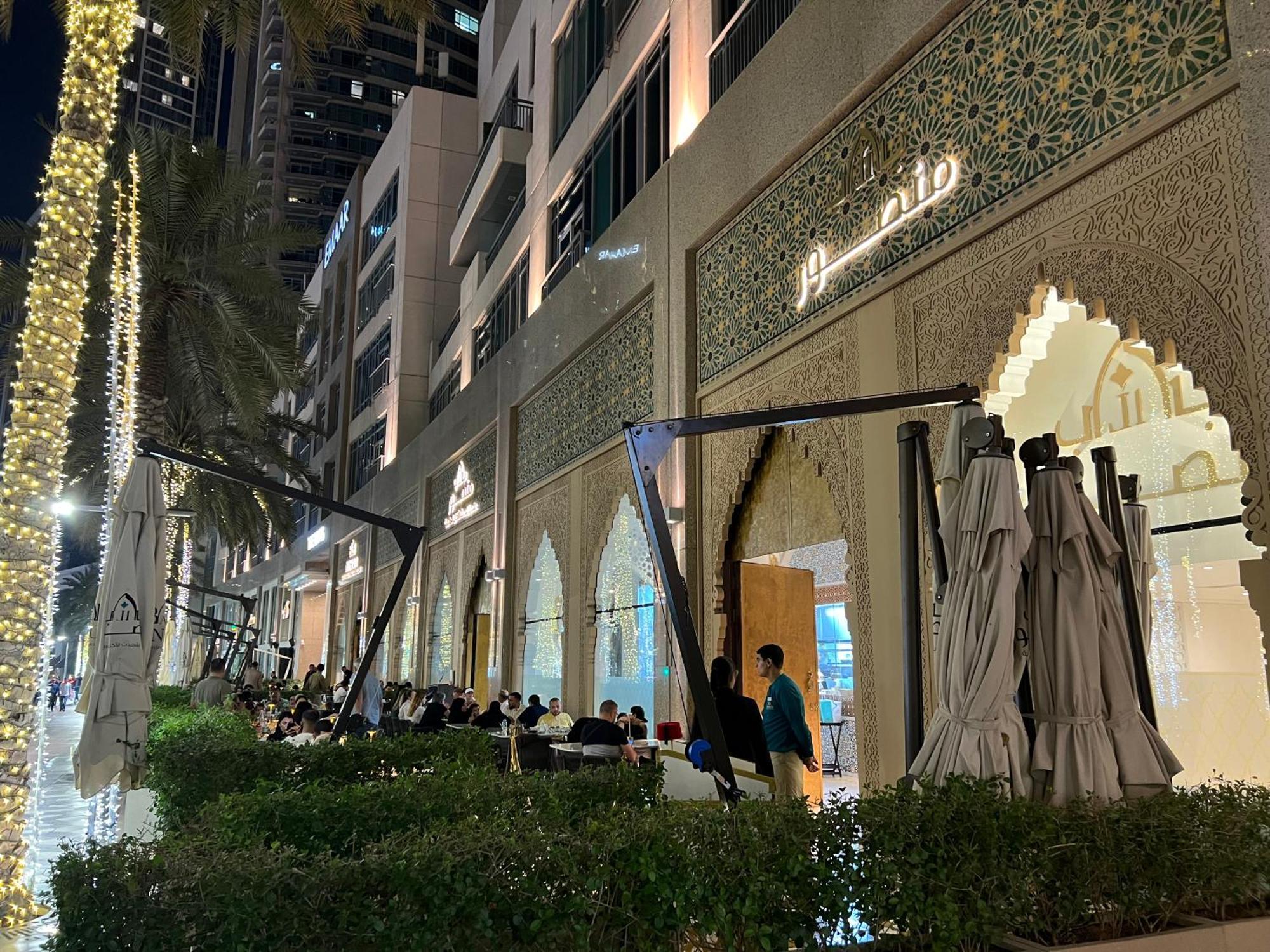 Downtown Luxury - Elegant 1-bedroom - 5 Minutes Walk To Mall * Dubai