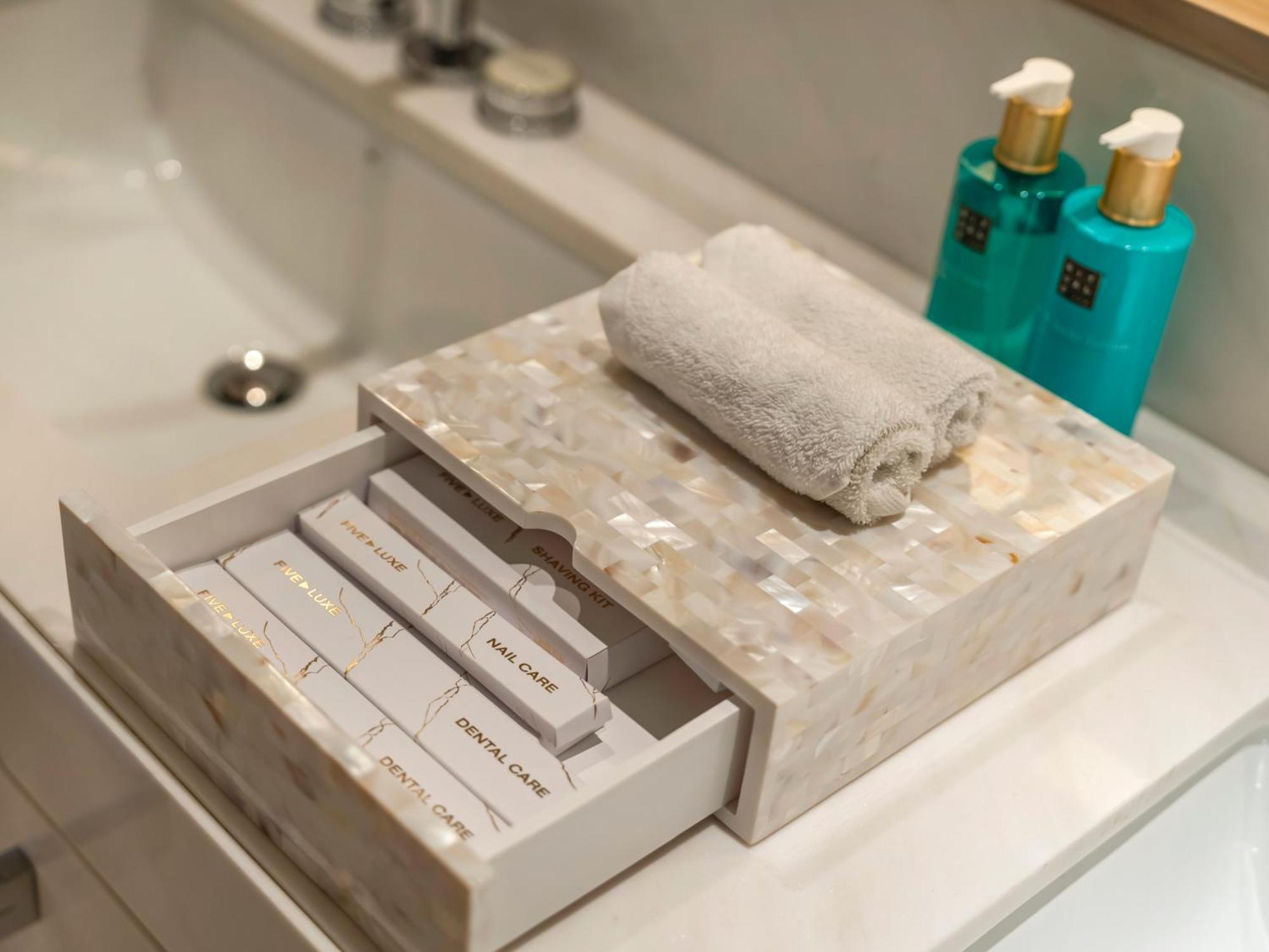 Wonderfulstay At Five Luxe Jbr - Palm And Eye View - Private Hot Tub - Brand New Luxury *