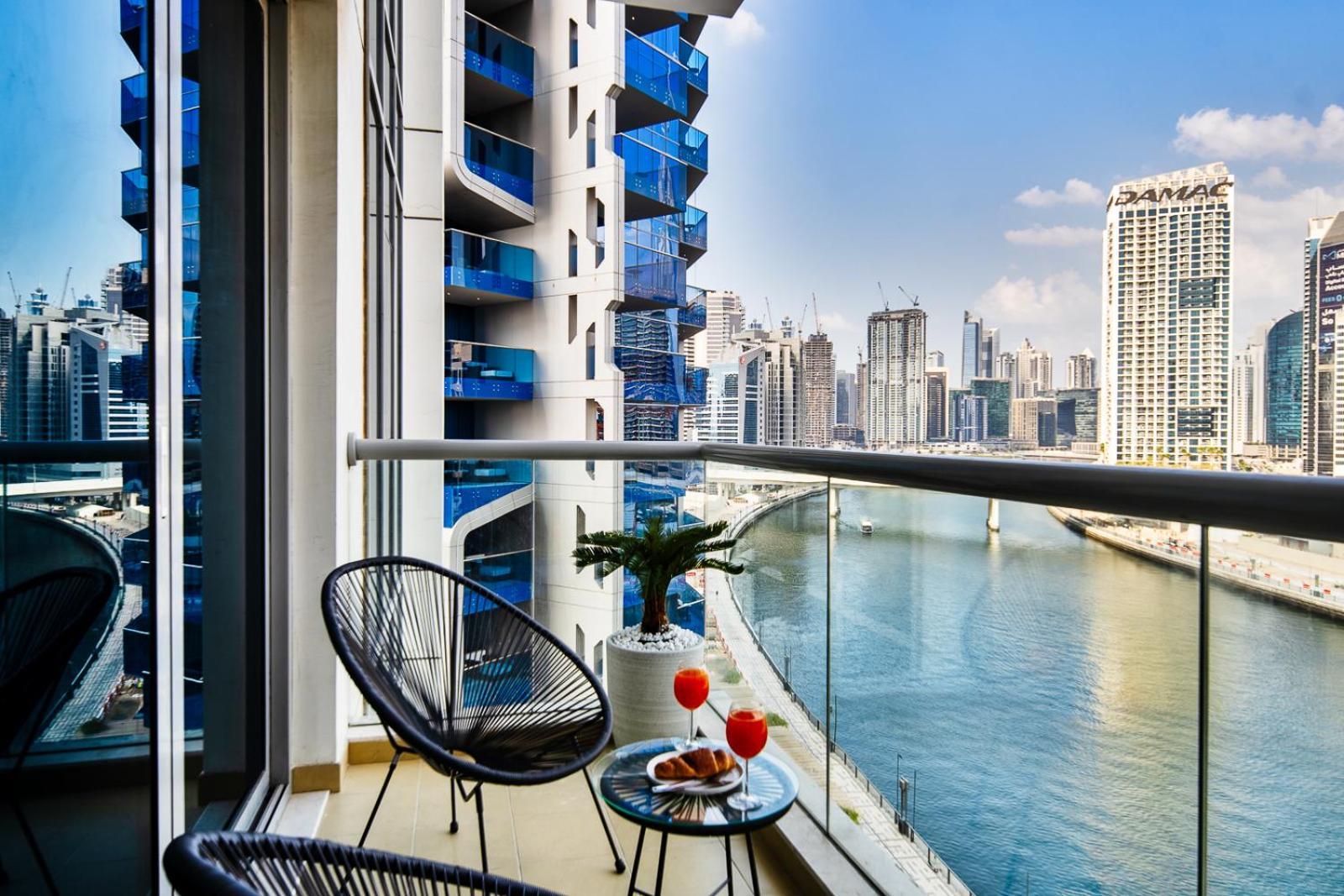 1br Stunning Canal & Burj View, Luxury At Fairview Residency * Dubai