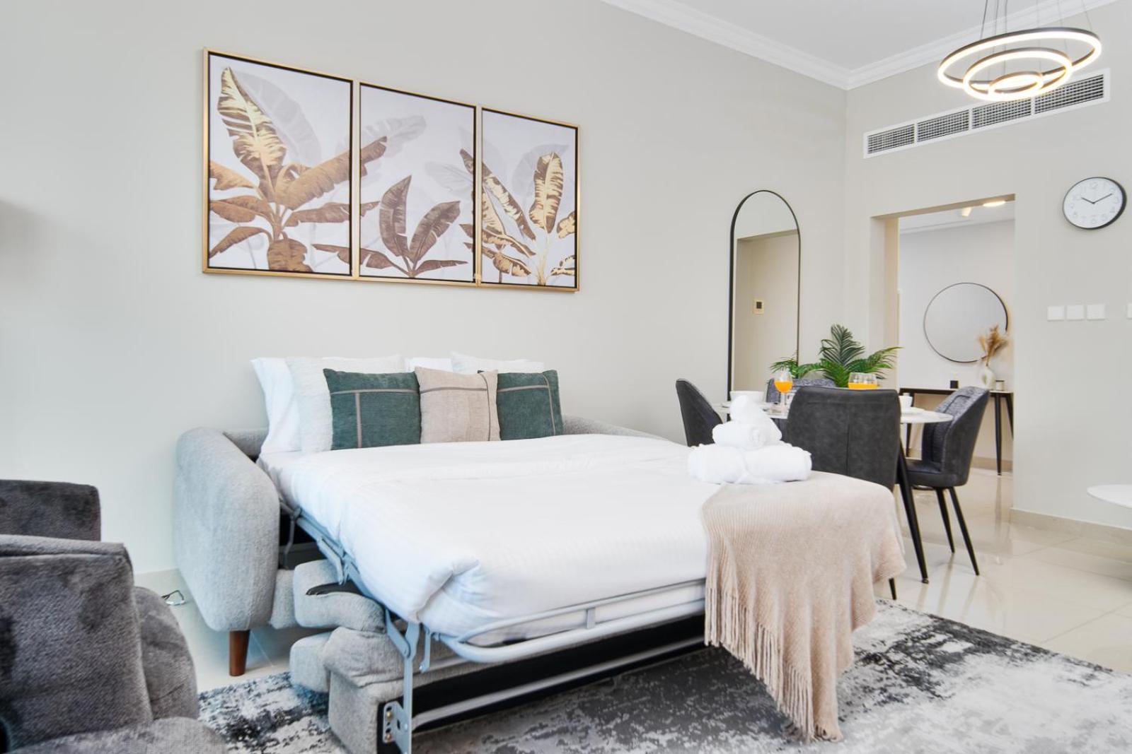 1br Stunning Canal & Burj View, Luxury At Fairview Residency *