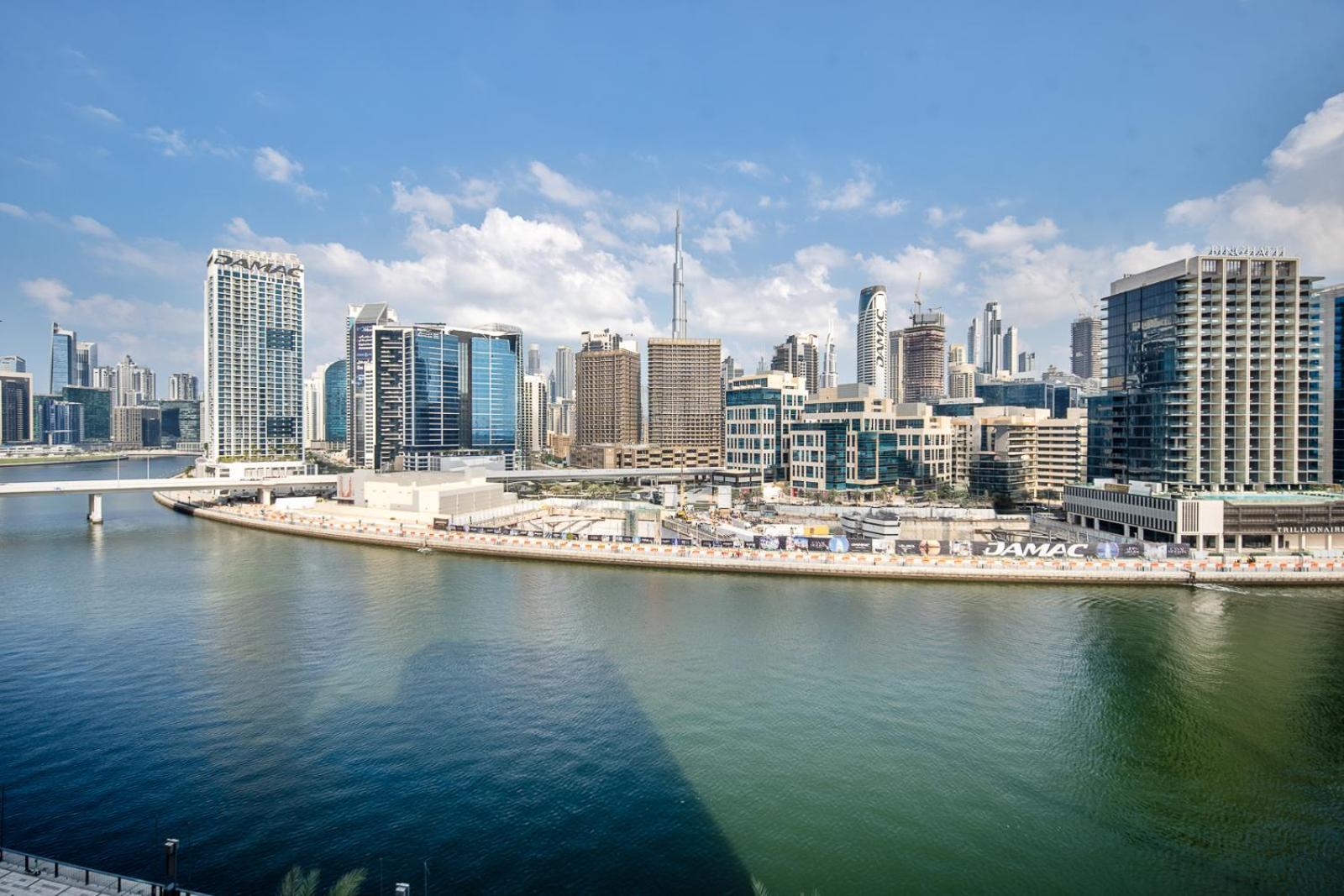 Apartment 1br Stunning Canal & Burj View, Luxury At Fairview Residency *