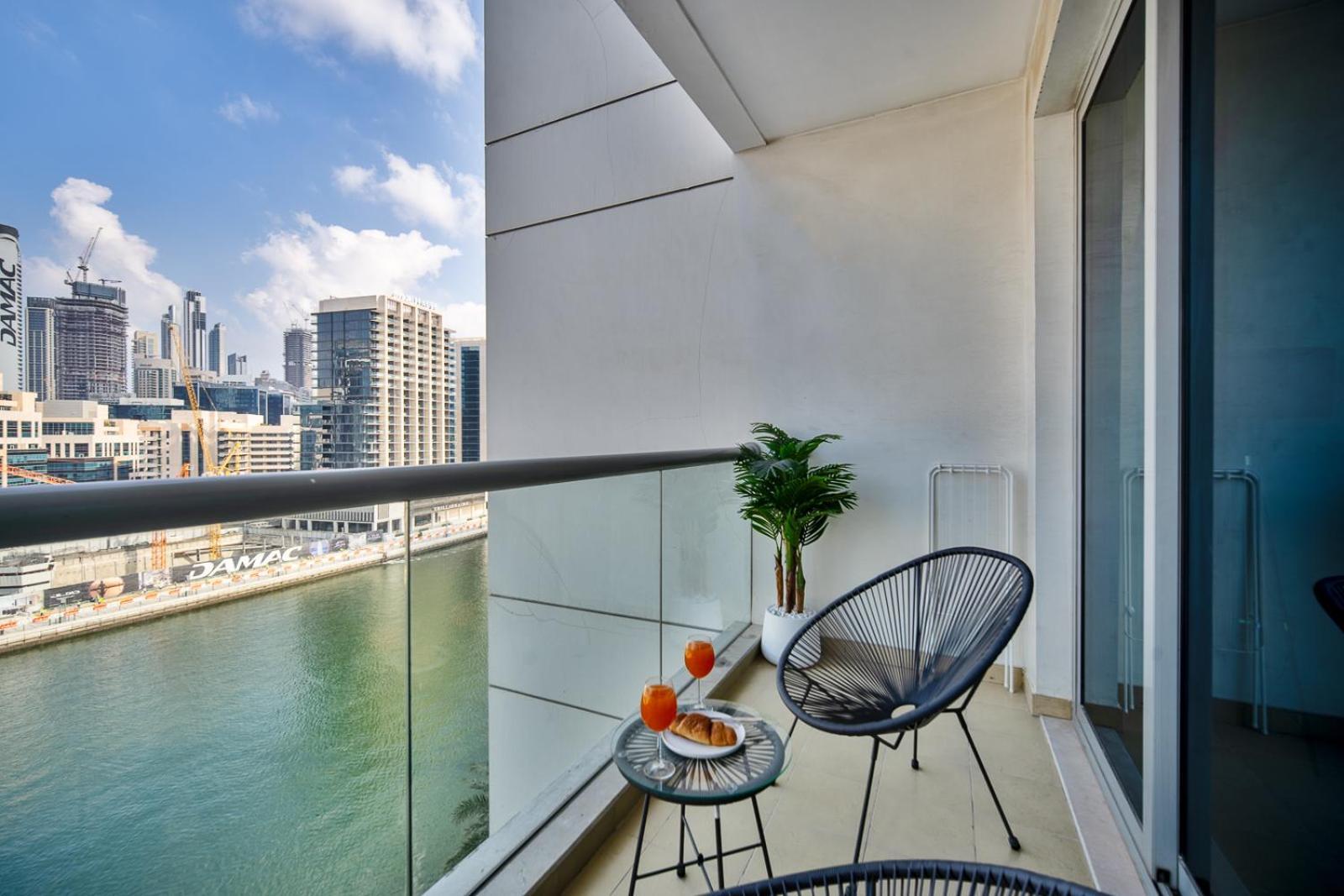 1br Stunning Canal & Burj View, Luxury At Fairview Residency * Dubai