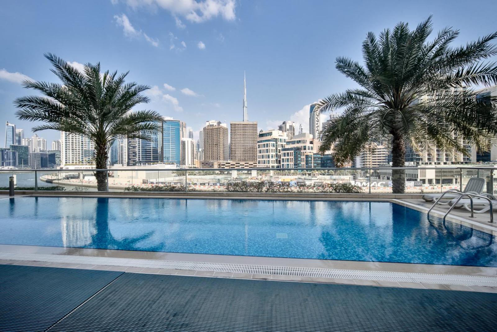 1br Stunning Canal & Burj View, Luxury At Fairview Residency *