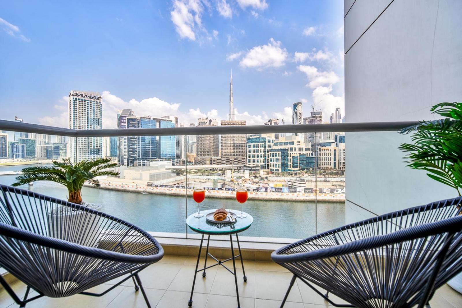 1br Stunning Canal & Burj View, Luxury At Fairview Residency