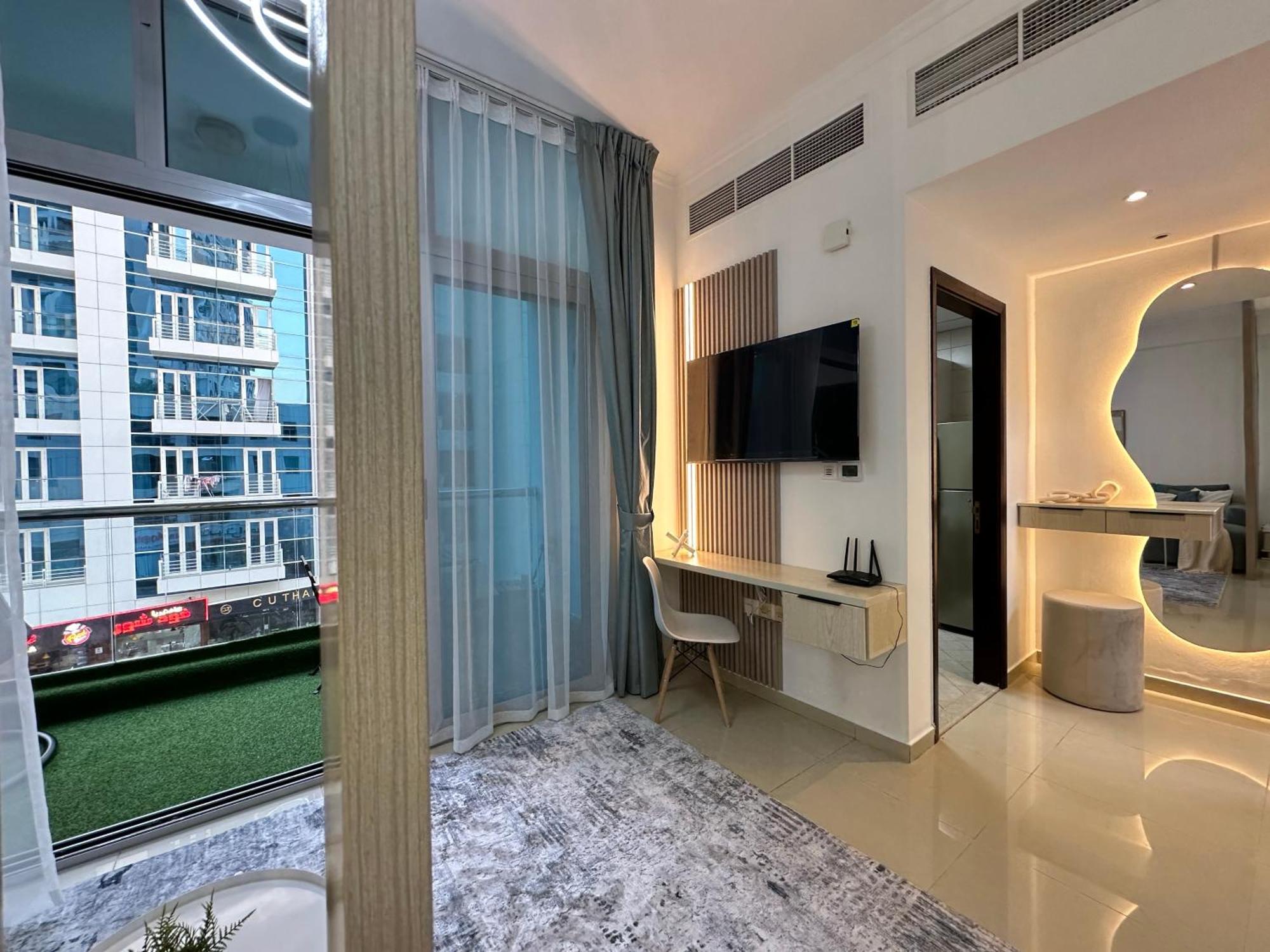 Stylish With Stunning Marina Canal Views Near To The Dubai