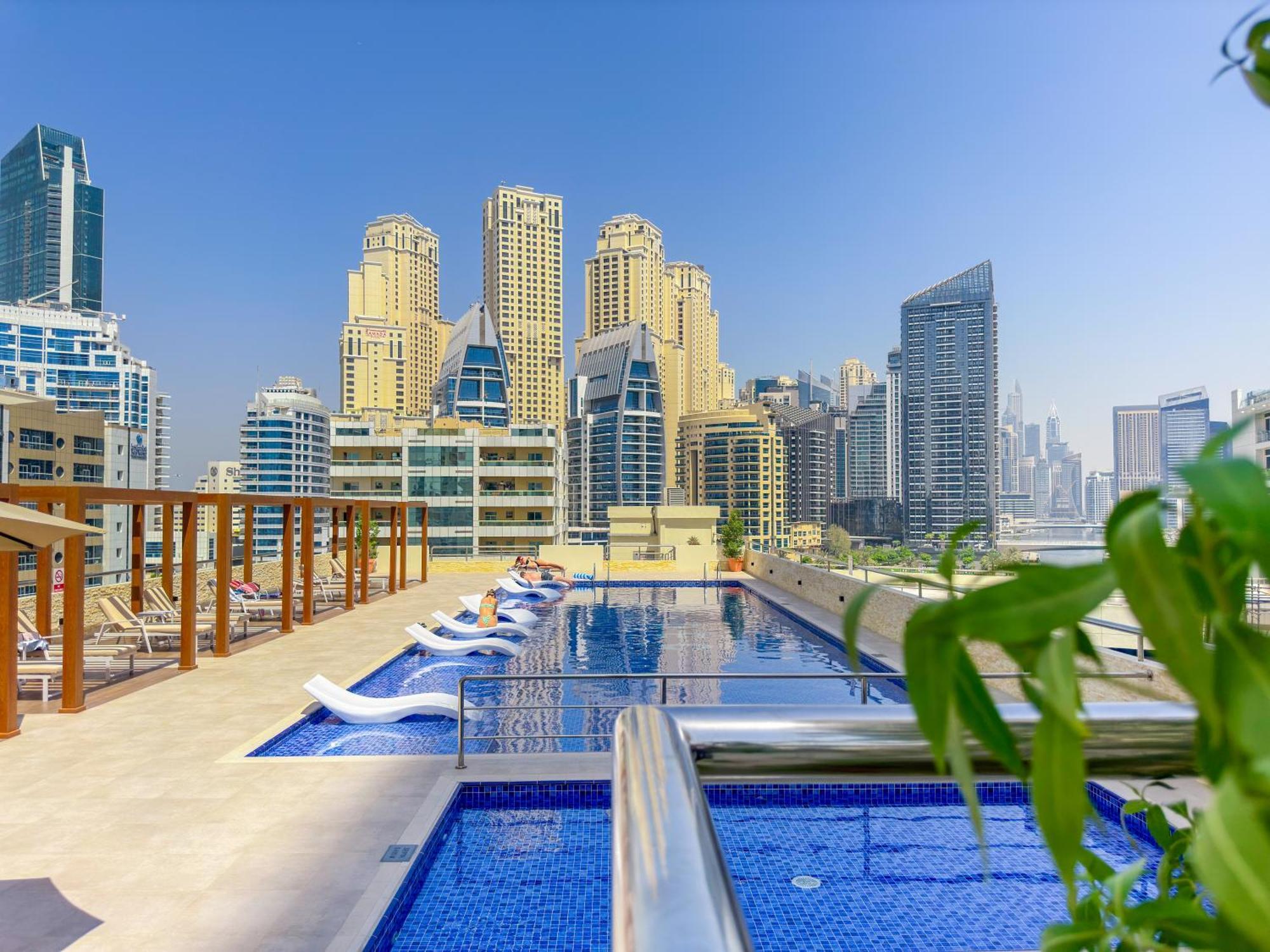 Apartment Stylish With Stunning Marina Canal Views Near To The