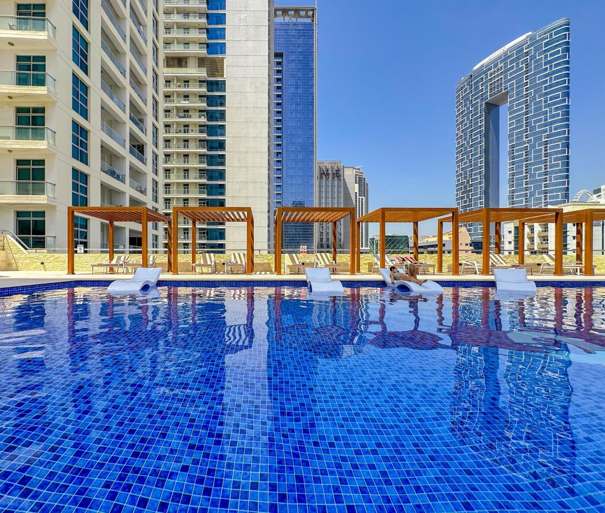Stylish With Stunning Marina Canal Views Near To The *