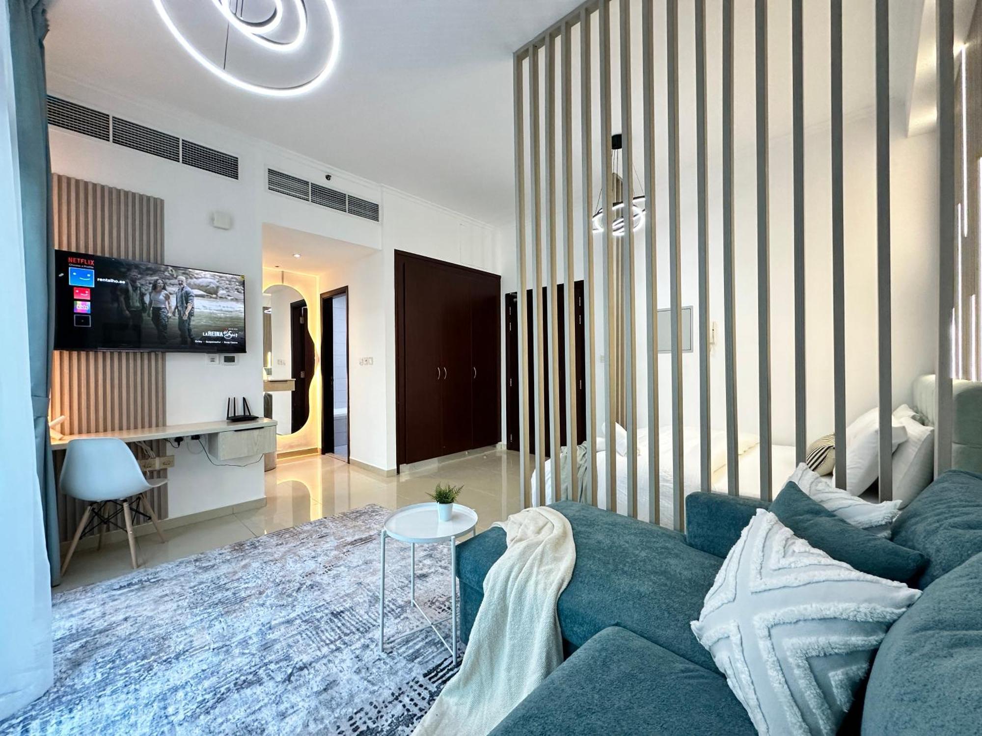 Apartment Stylish With Stunning Marina Canal Views Near To The *