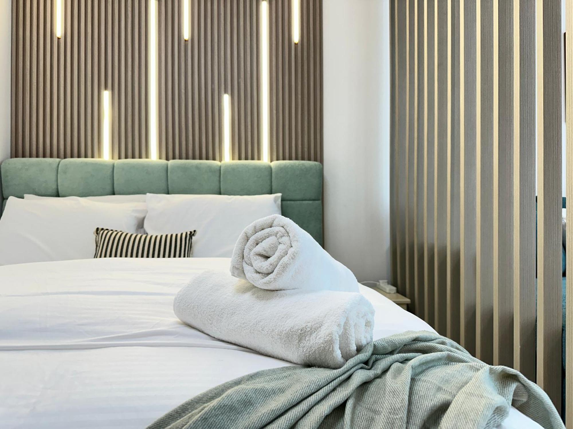 Apartment Stylish With Stunning Marina Canal Views Near To The Dubai