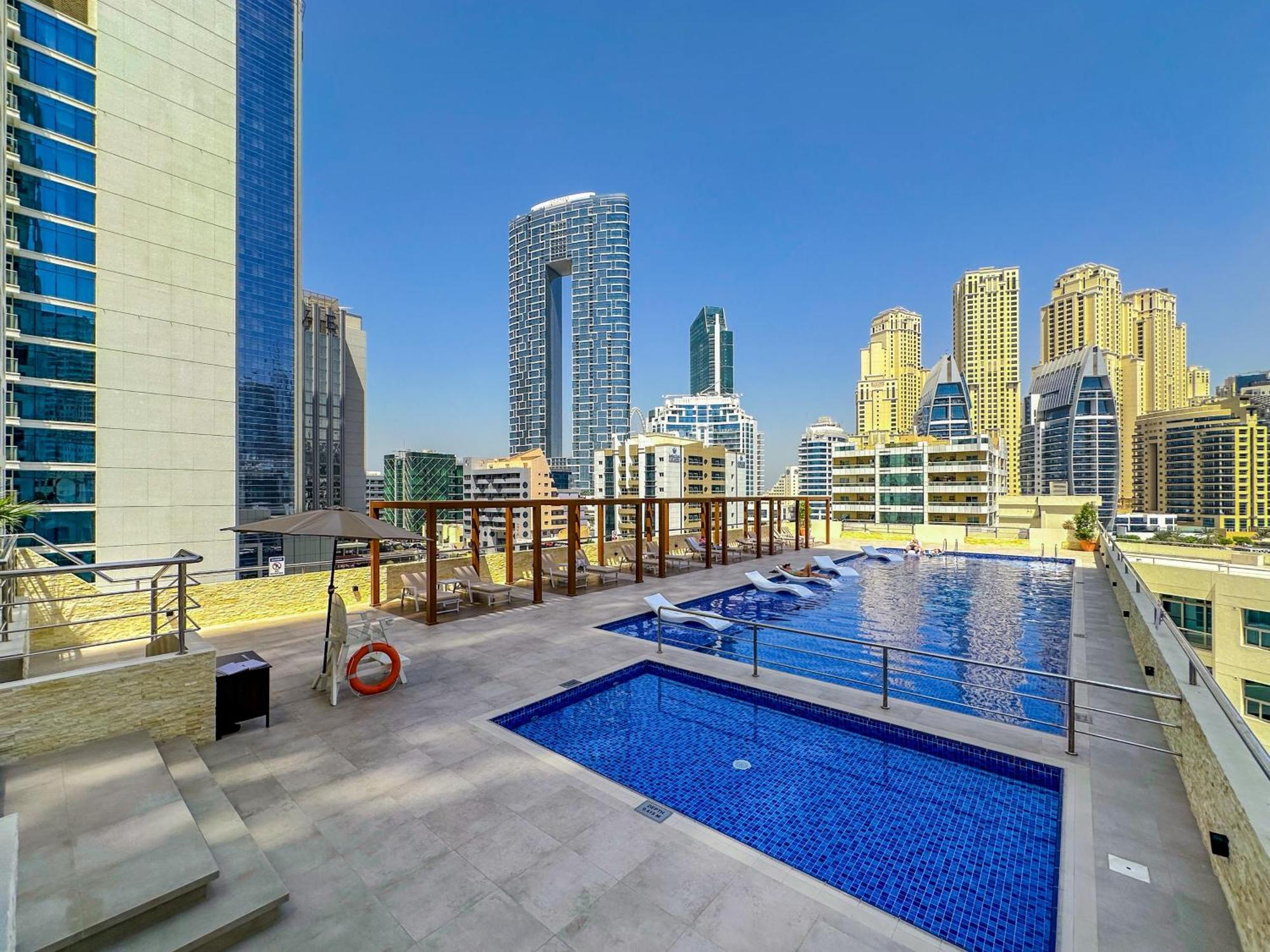 Stylish With Stunning Marina Canal Views Near To The *