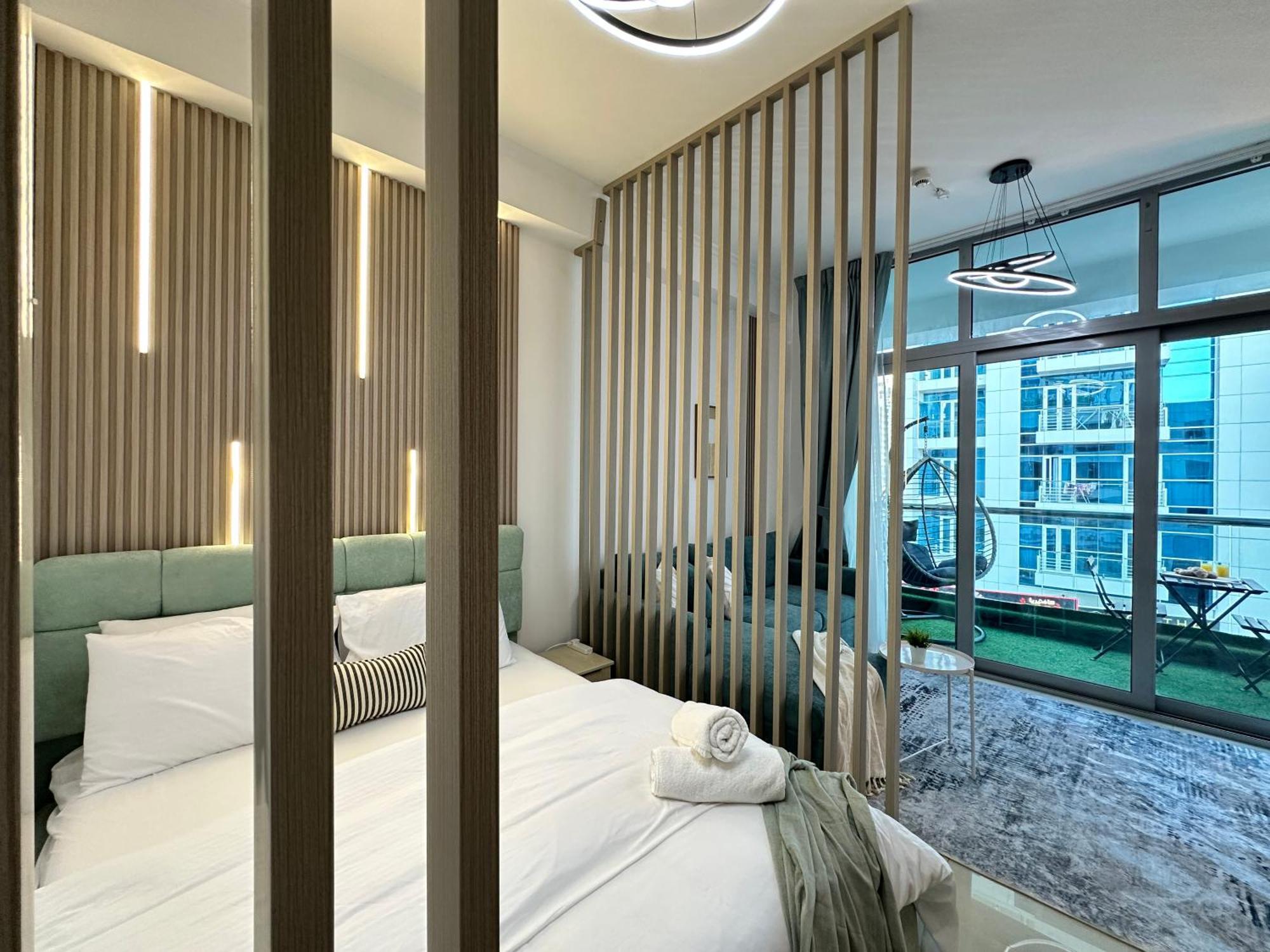 Stylish With Stunning Marina Canal Views Near To The Dubai