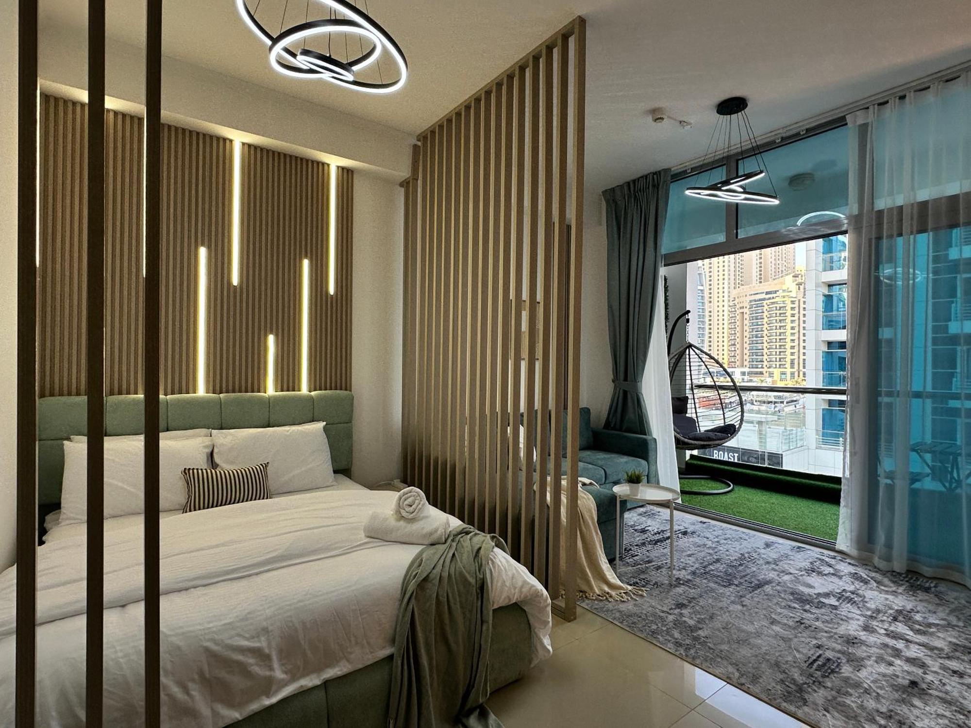 Stylish With Stunning Marina Canal Views Near To The Apartment *