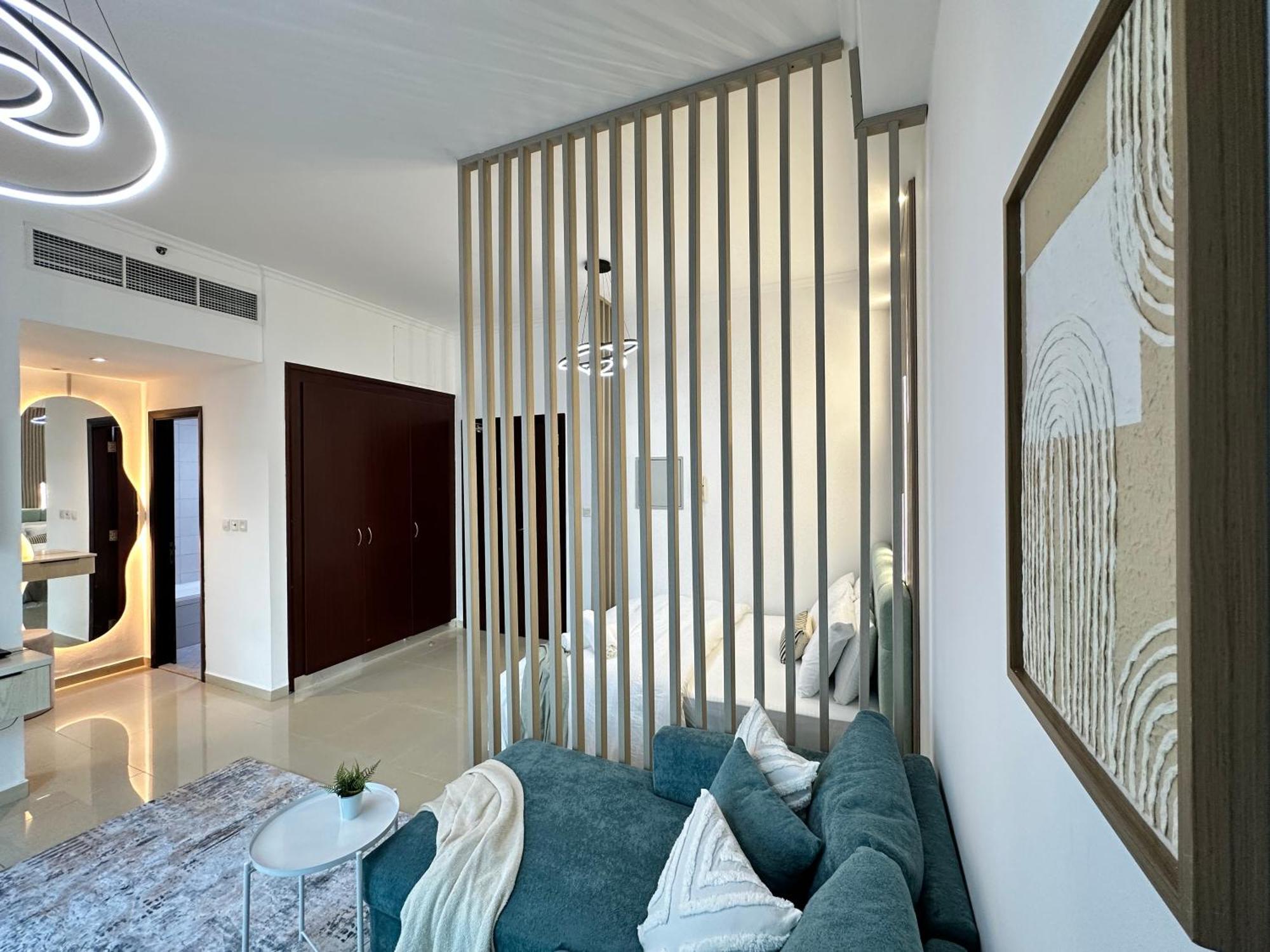 Stylish With Stunning Marina Canal Views Near To The *