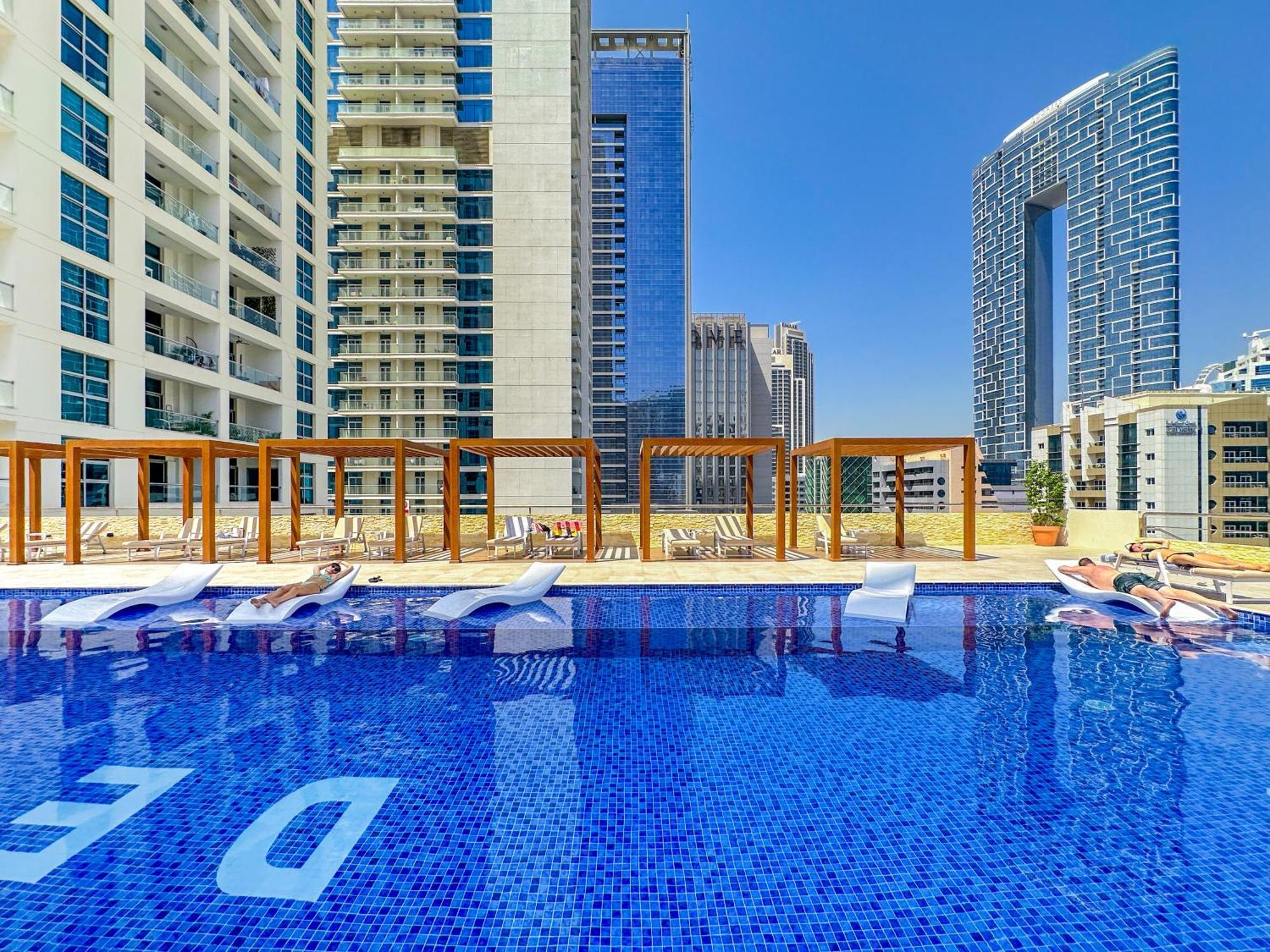 Stylish With Stunning Marina Canal Views Near To The