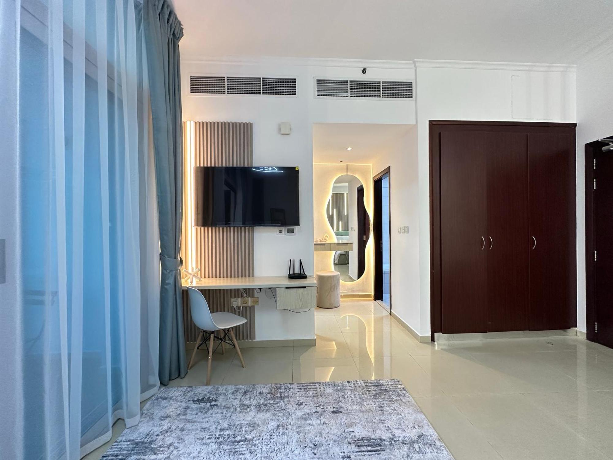 Stylish With Stunning Marina Canal Views Near To The Apartment *