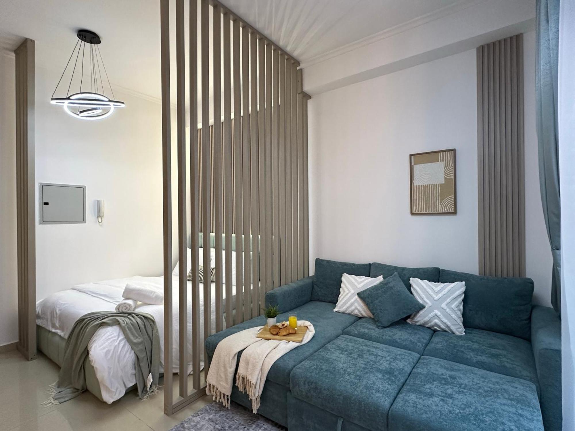 Stylish With Stunning Marina Canal Views Near To The