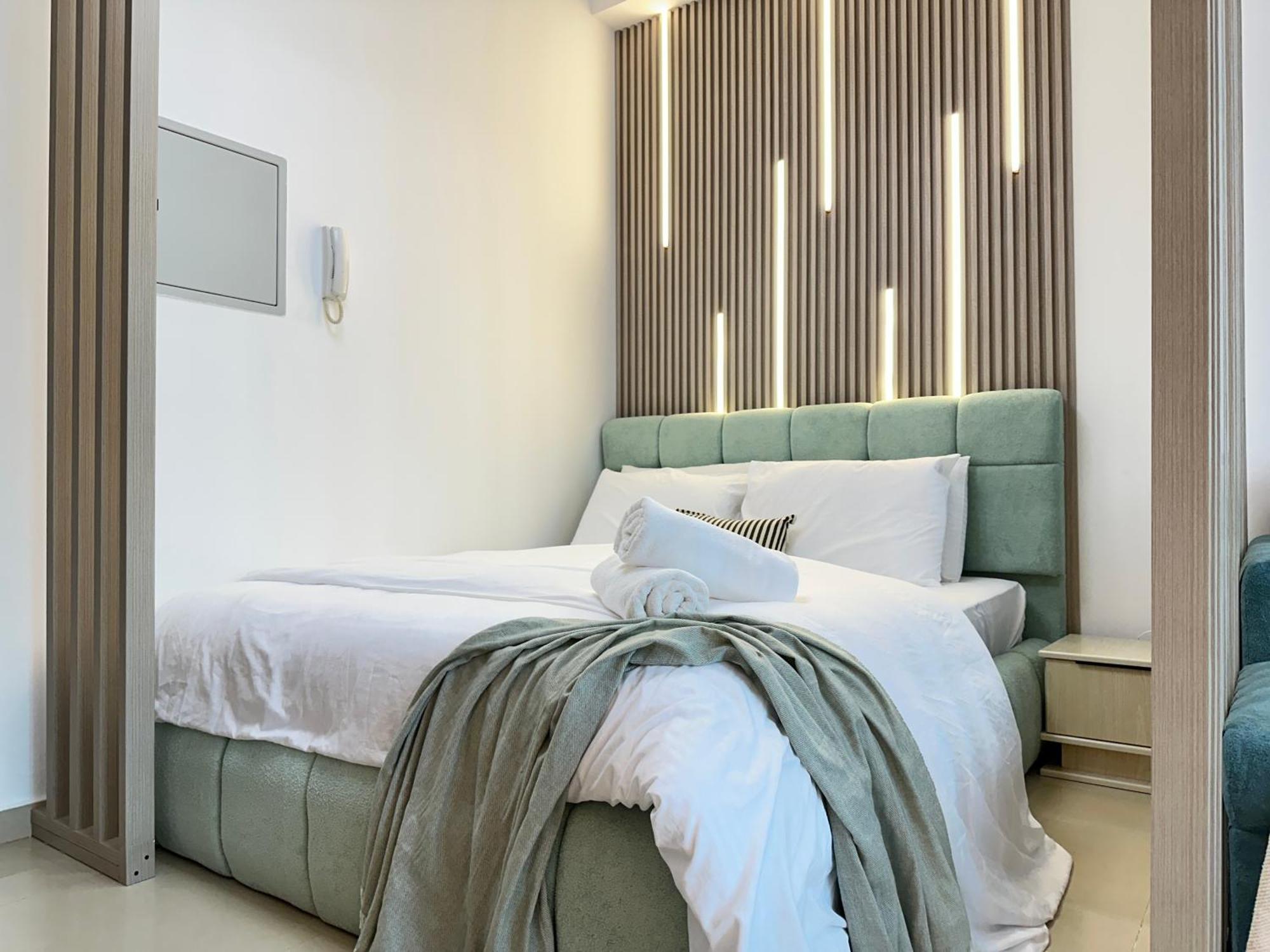 Stylish With Stunning Marina Canal Views Near To The Apartment