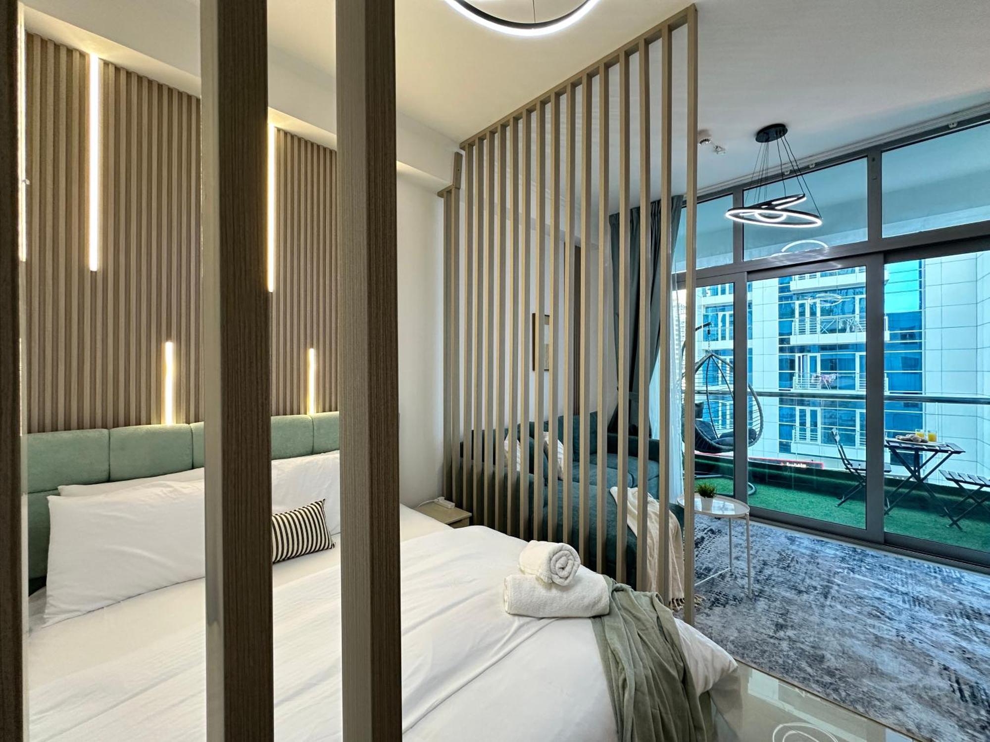 Apartment Stylish With Stunning Marina Canal Views Near To The *