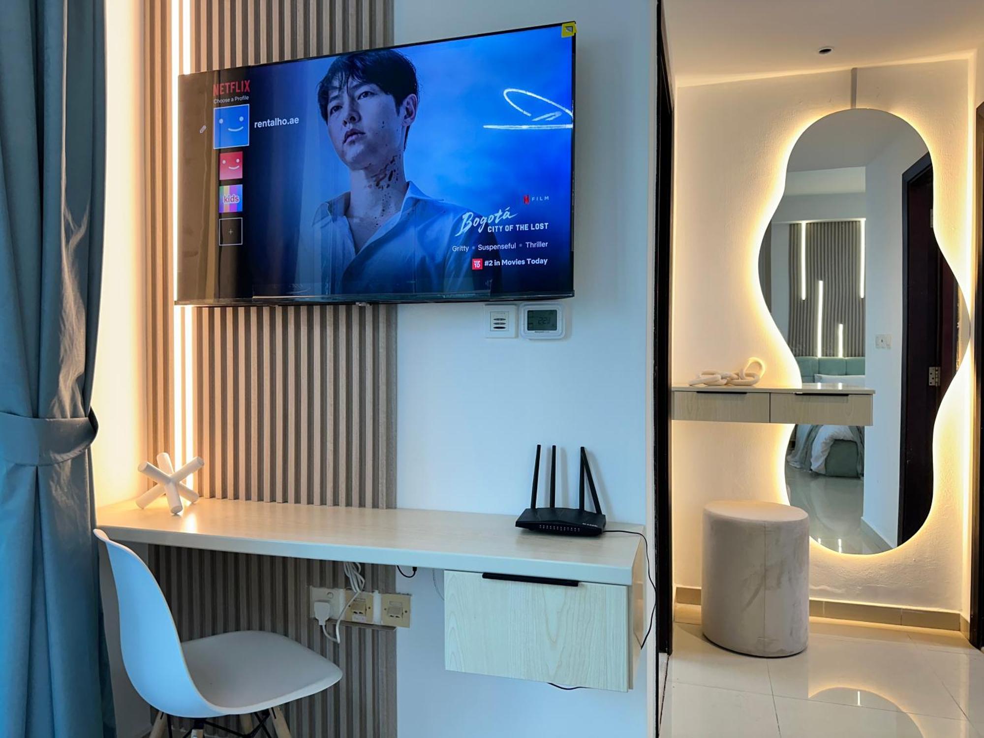 Stylish With Stunning Marina Canal Views Near To The Dubai
