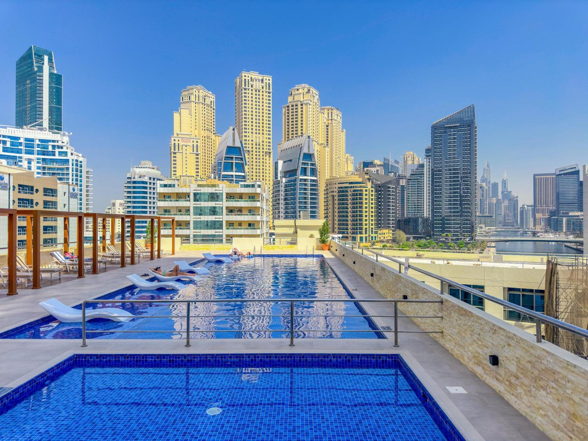Stylish With Stunning Marina Canal Views Near To The *