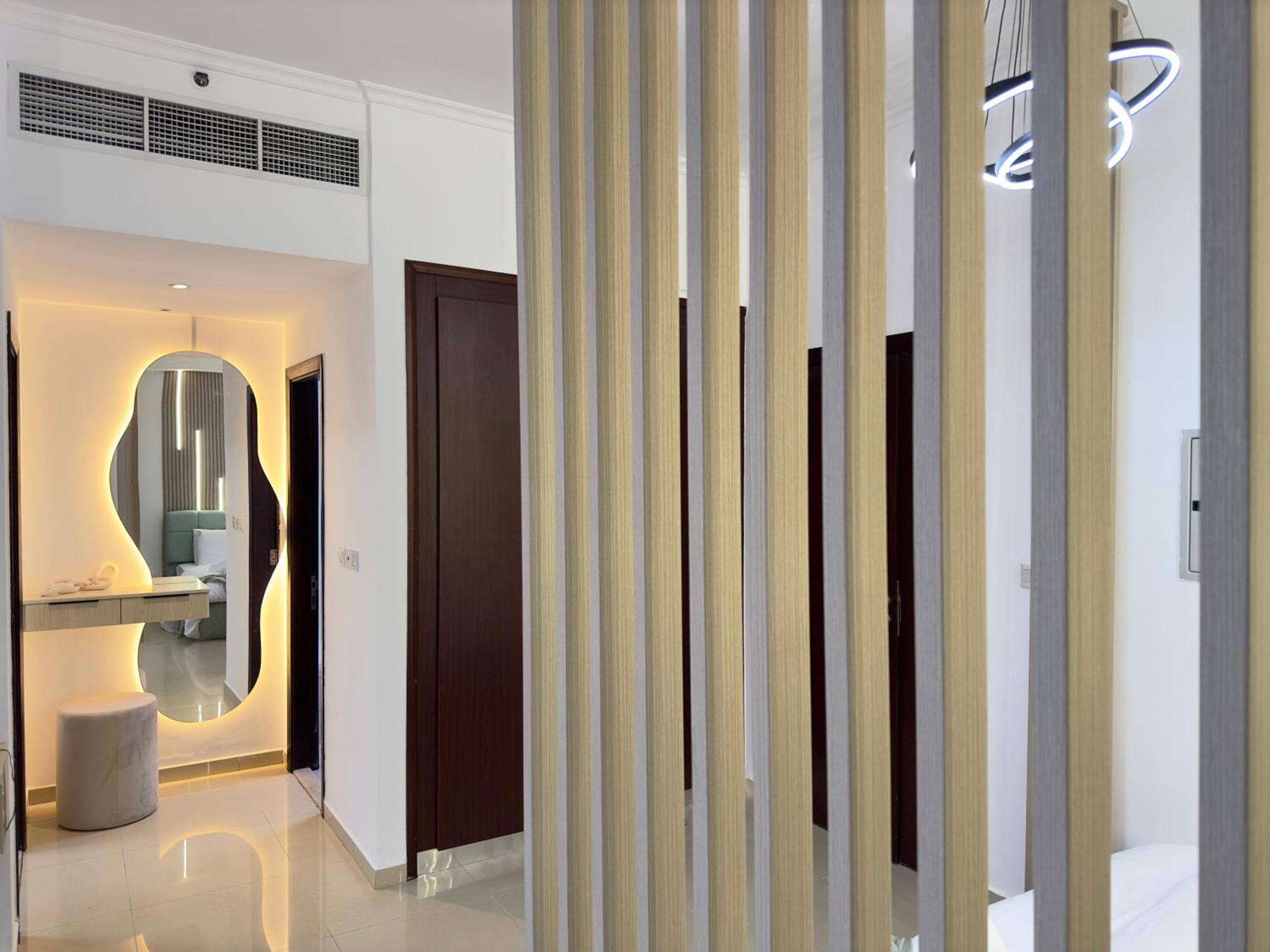 Stylish With Stunning Marina Canal Views Near To The Apartment *
