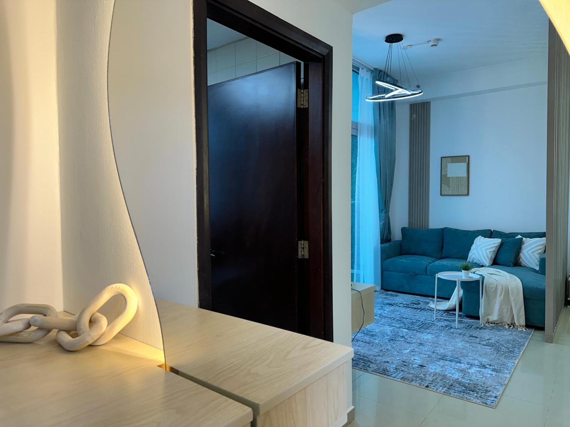 Stylish With Stunning Marina Canal Views Near To The Dubai