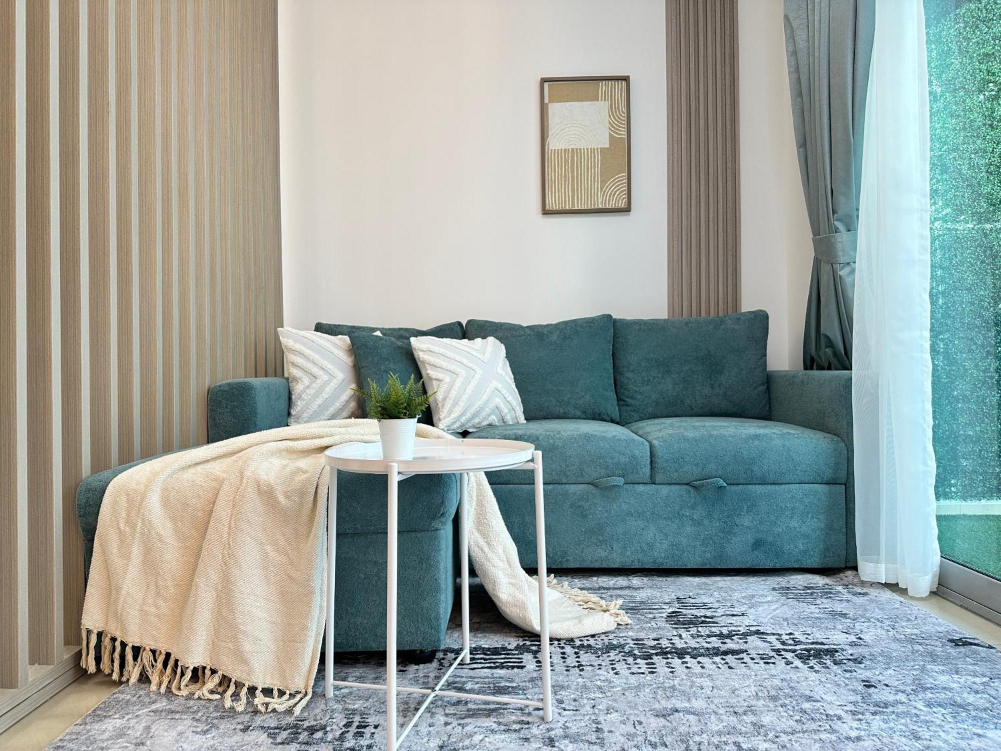 Stylish With Stunning Marina Canal Views Near To The