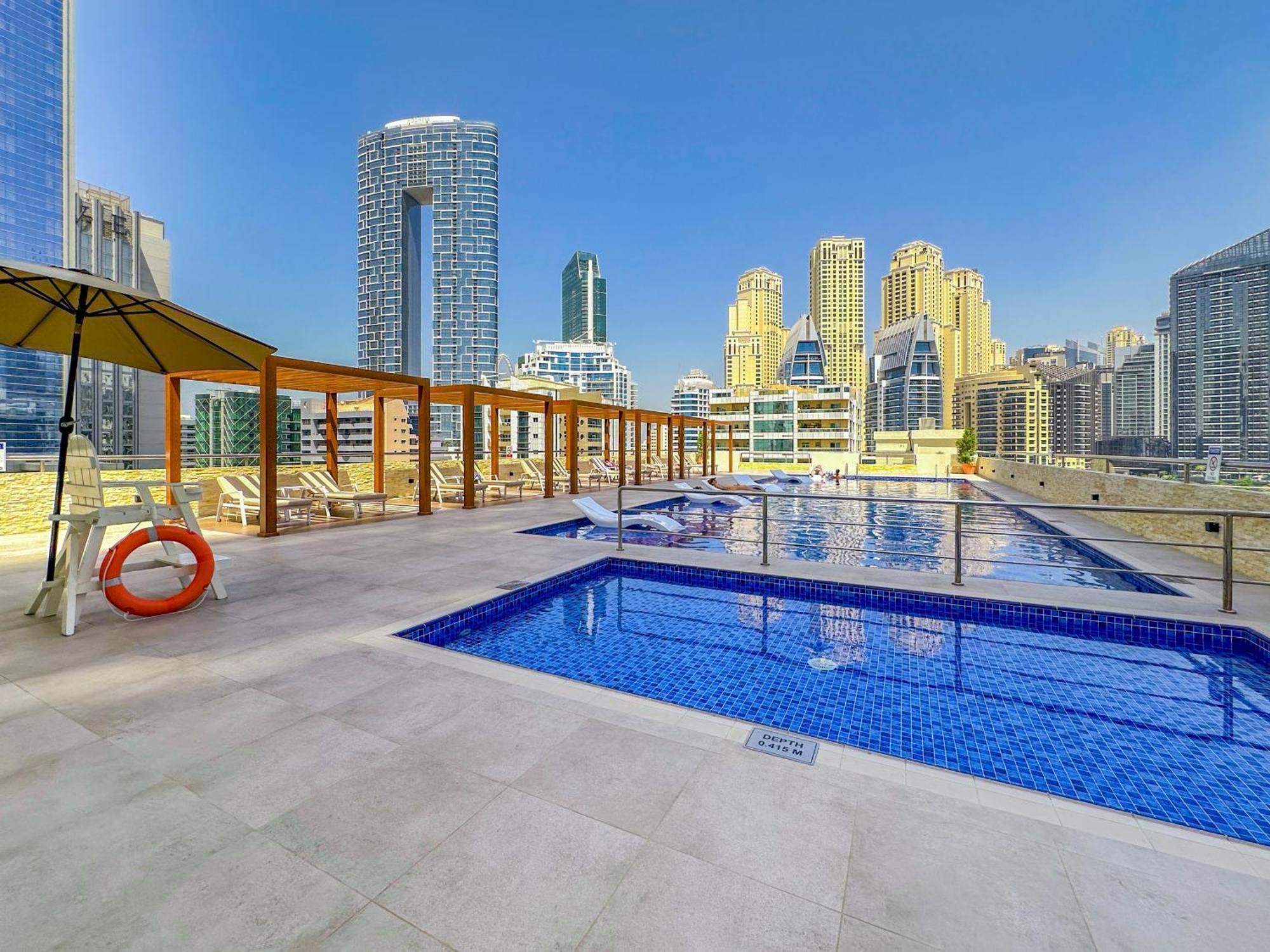 Stylish With Stunning Marina Canal Views Near To The *