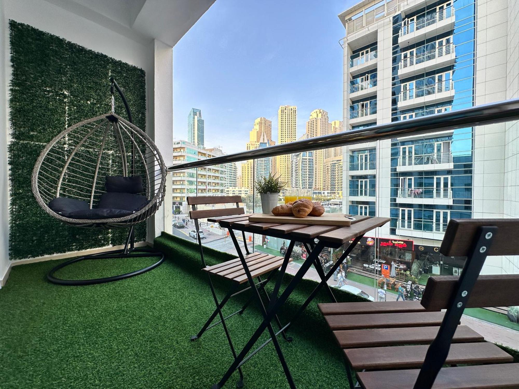 Stylish With Stunning Marina Canal Views Near To The Apartment Dubai