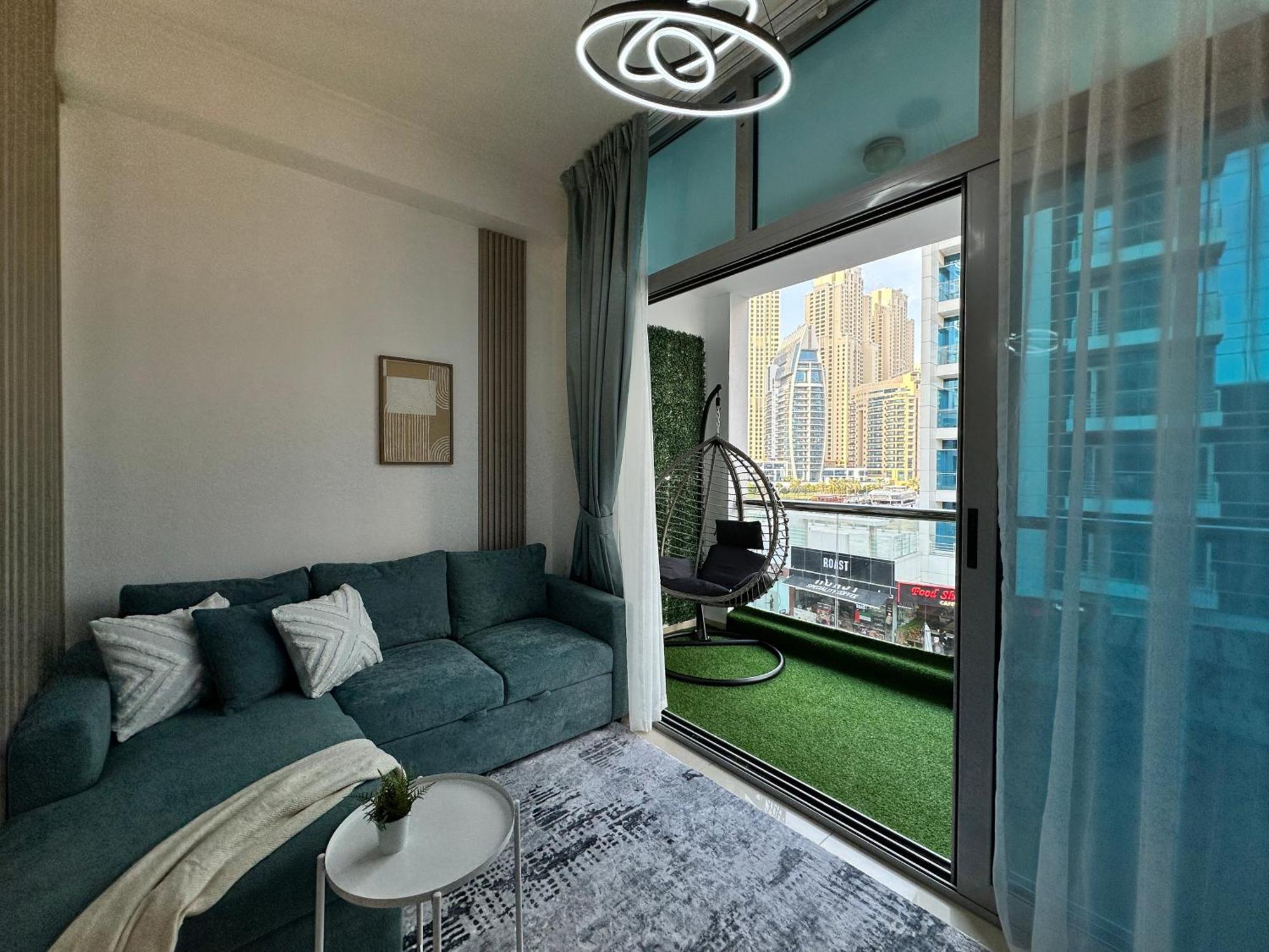 Stylish With Stunning Marina Canal Views Near To The Apartment Dubai