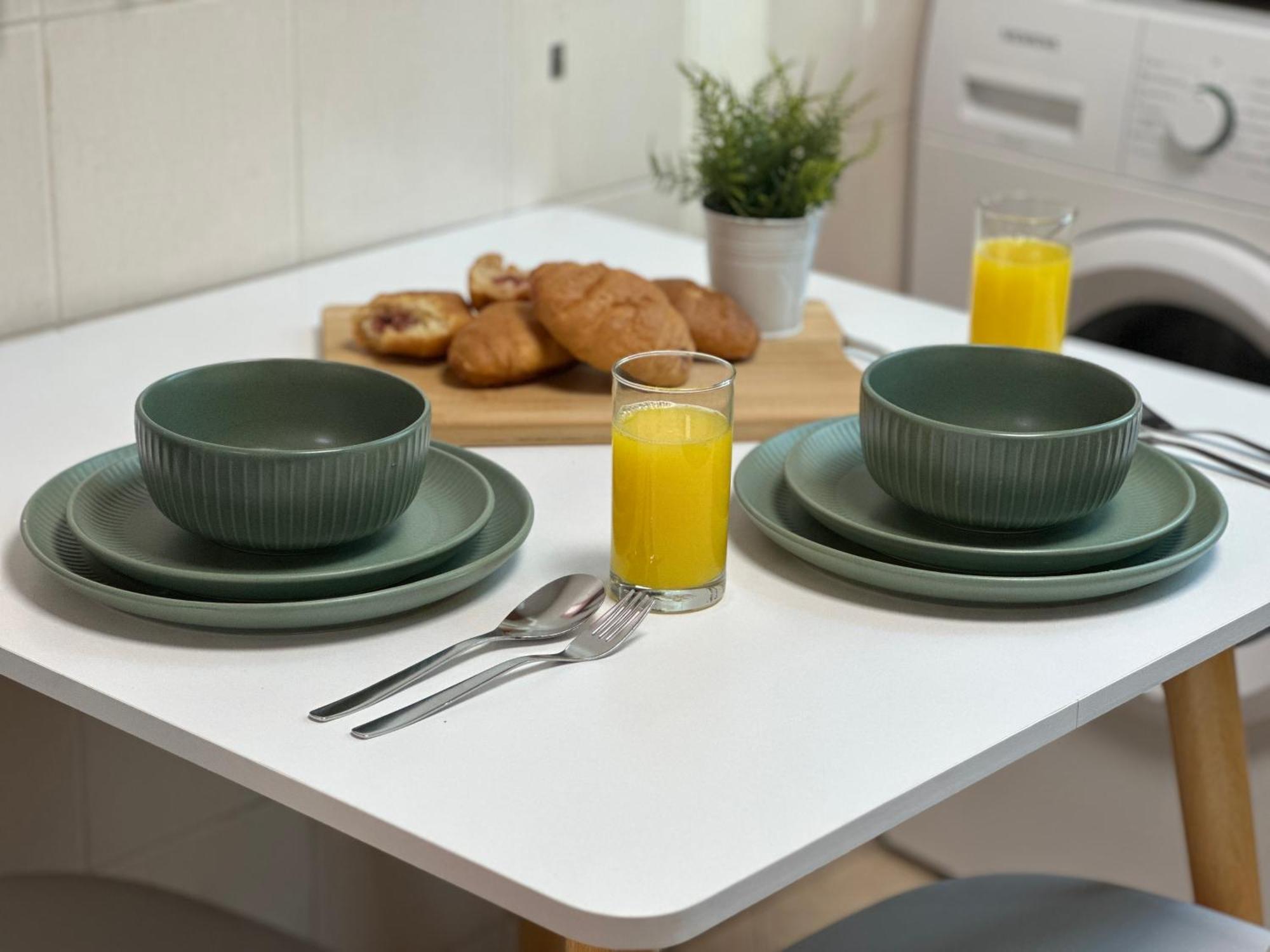 Stylish With Stunning Marina Canal Views Near To The Apartment *