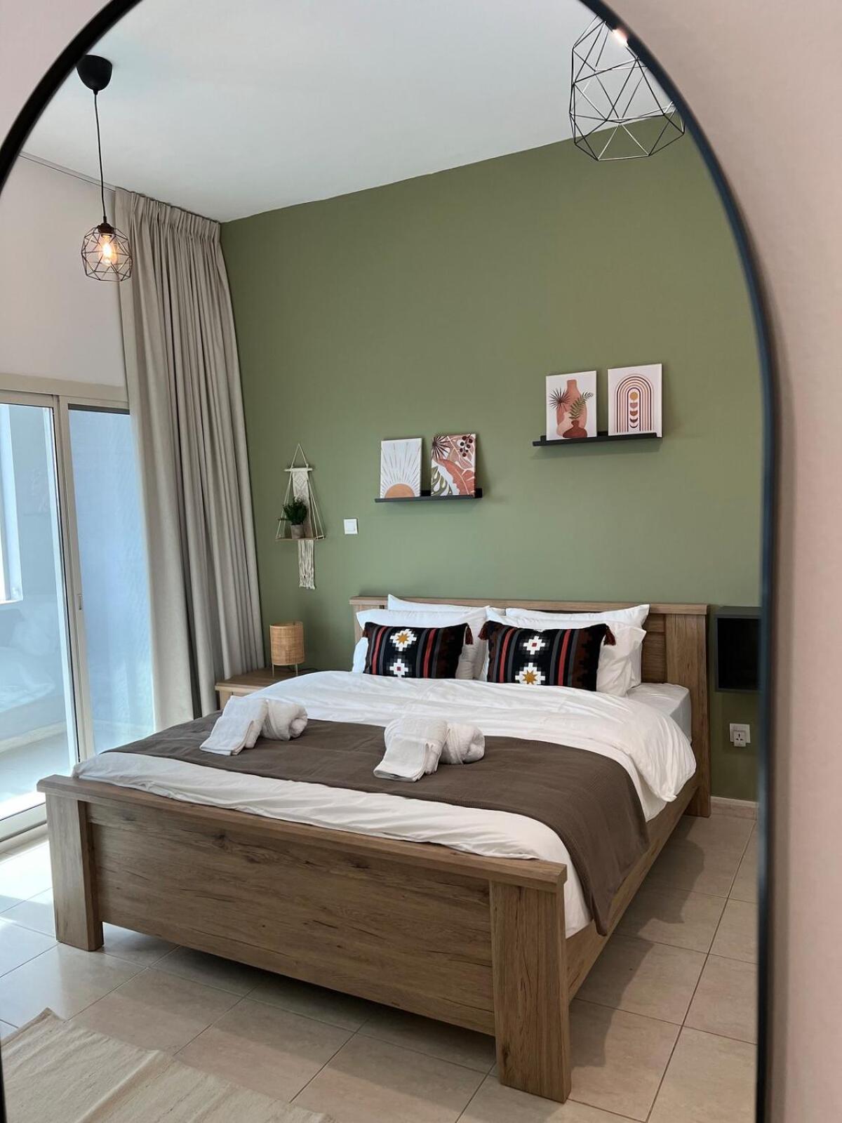 Brand New 1br With Serene Golf View In Sports Apartment Dubai