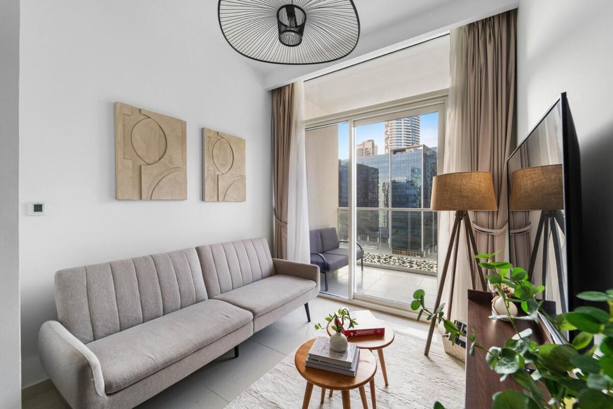 First Class 1br Iconic Views & Elegance Dubai